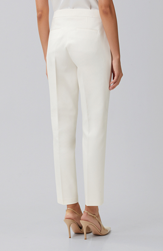 Kırık Beyaz Dar Paça Aksesuarlı Skinny Pantolon