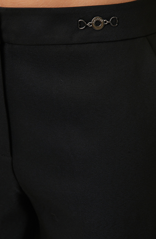 Siyah Dar Paça Aksesuarlı Skinny Pantolon