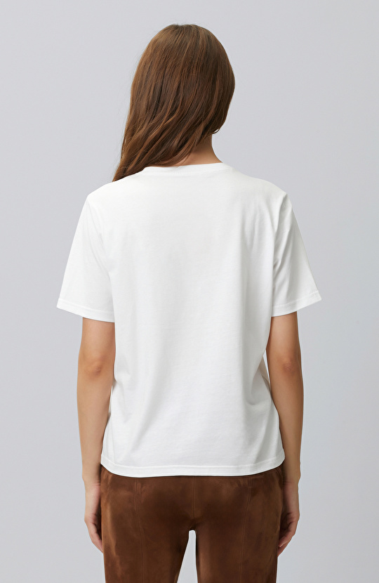 Kırık Beyaz Aplike Aksesuarlı T-shirt