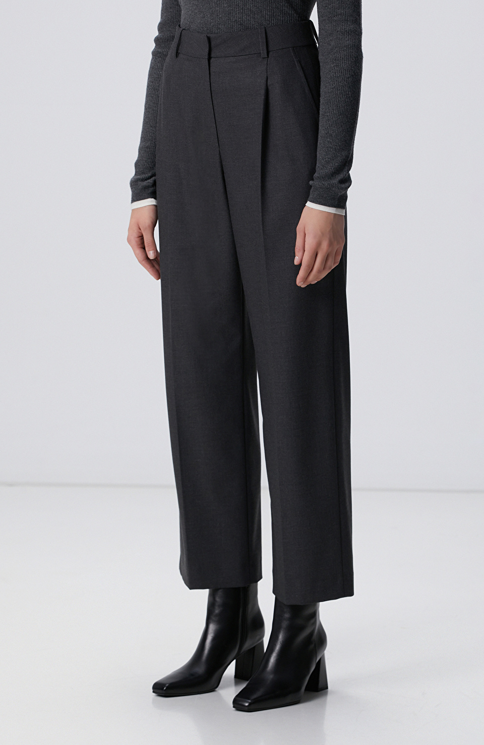 Koyu Gri Pileli Yüksek Bel Pantolon