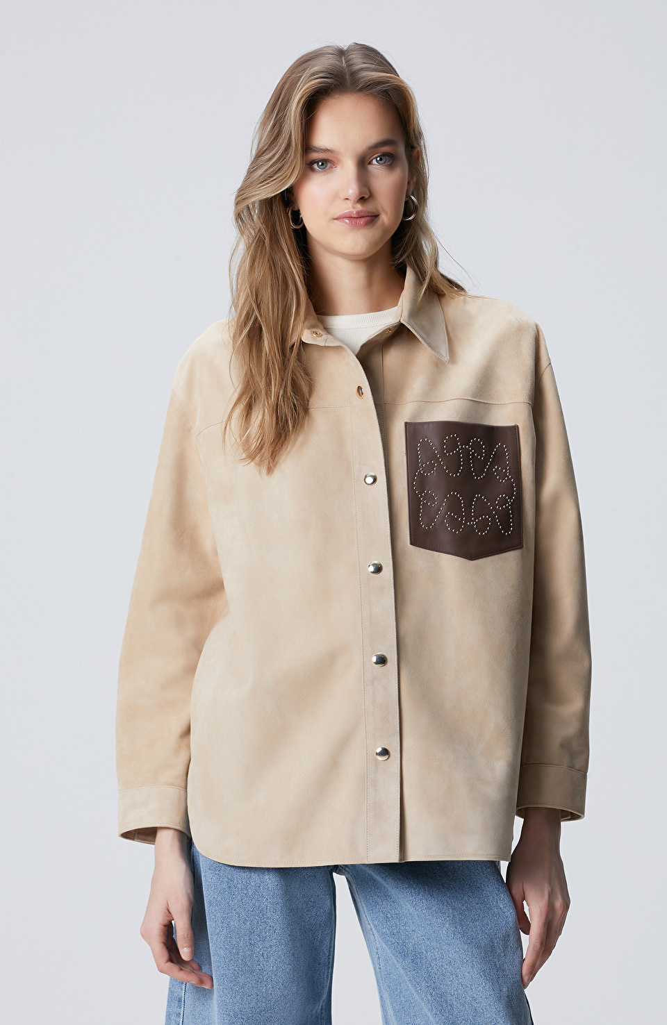 Bej Cep Detaylı Süet Gömlek