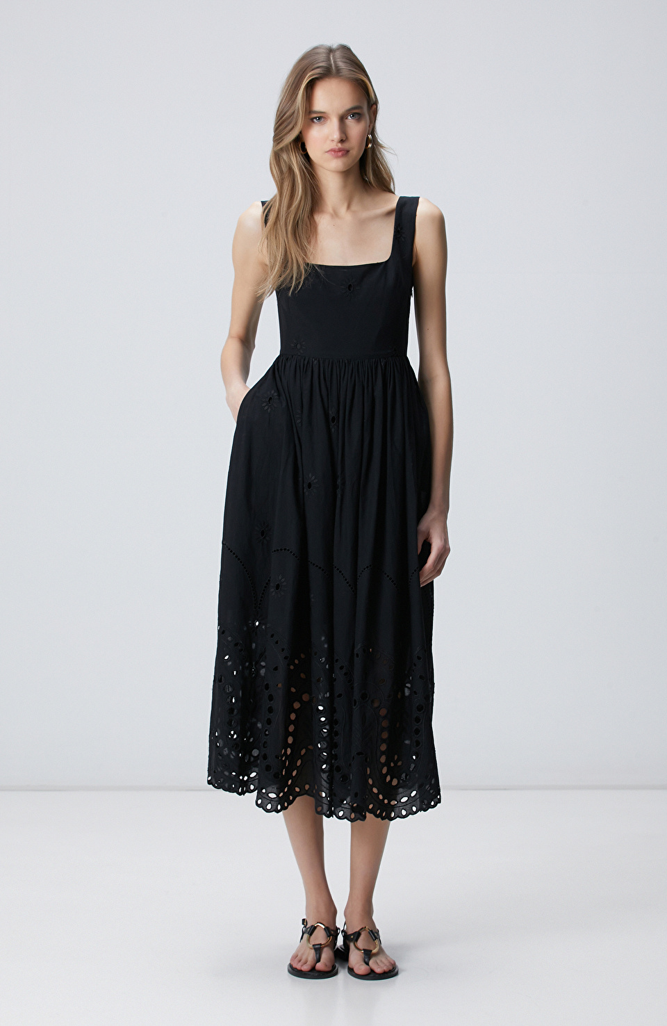 Siyah Güpürlü Maksi Elbise