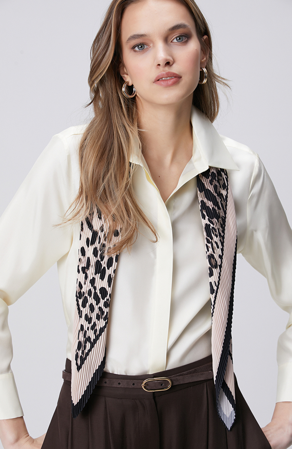 Kahverengi Pliseli Kadın Fular