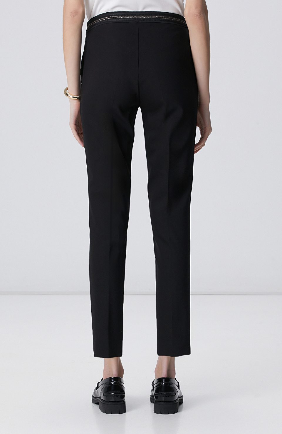 Siyah Kemeri Lastik Detaylı Pantolon