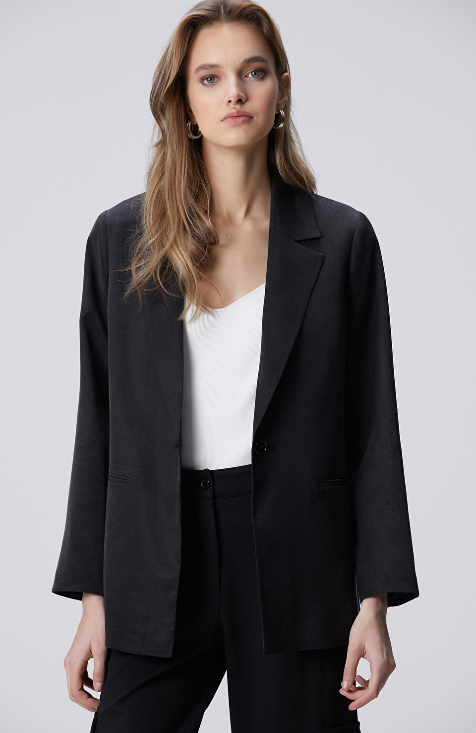 Siyah Yarım Astarlı Ceket