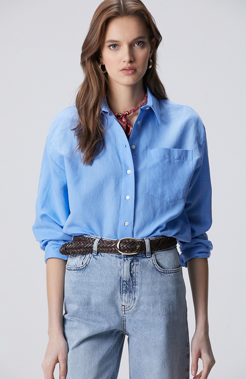 Mavi Cep Detaylı Basic Keten Karışımlı Gömlek