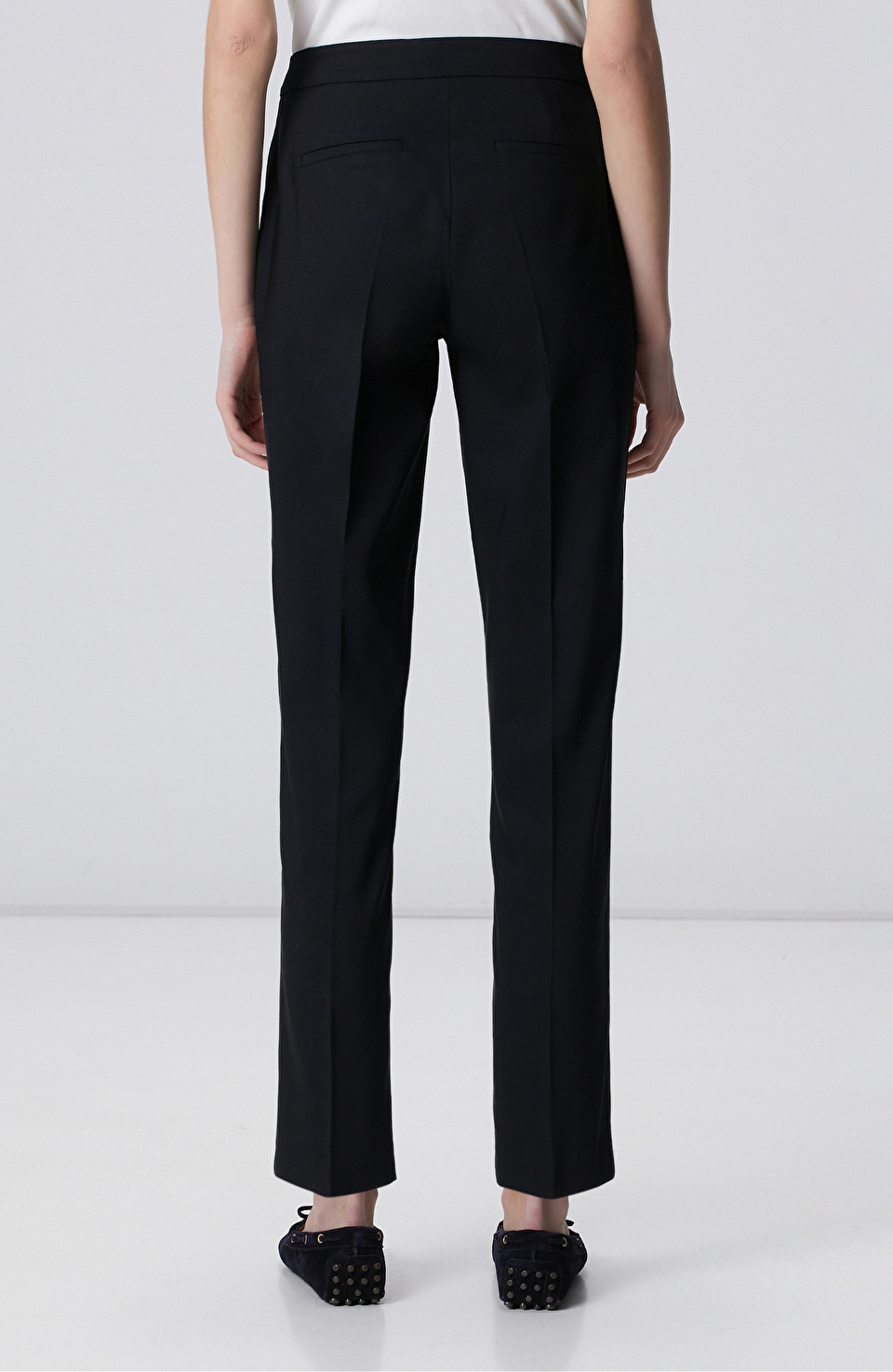 Siyah Dar Paça Beli Metal Aksesuarlı Pantolon