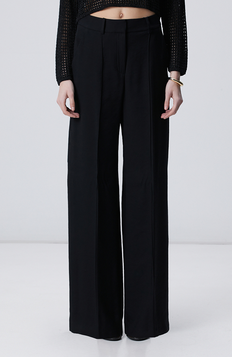 Siyah Nervür Detaylı Geniş Paça Pantolon