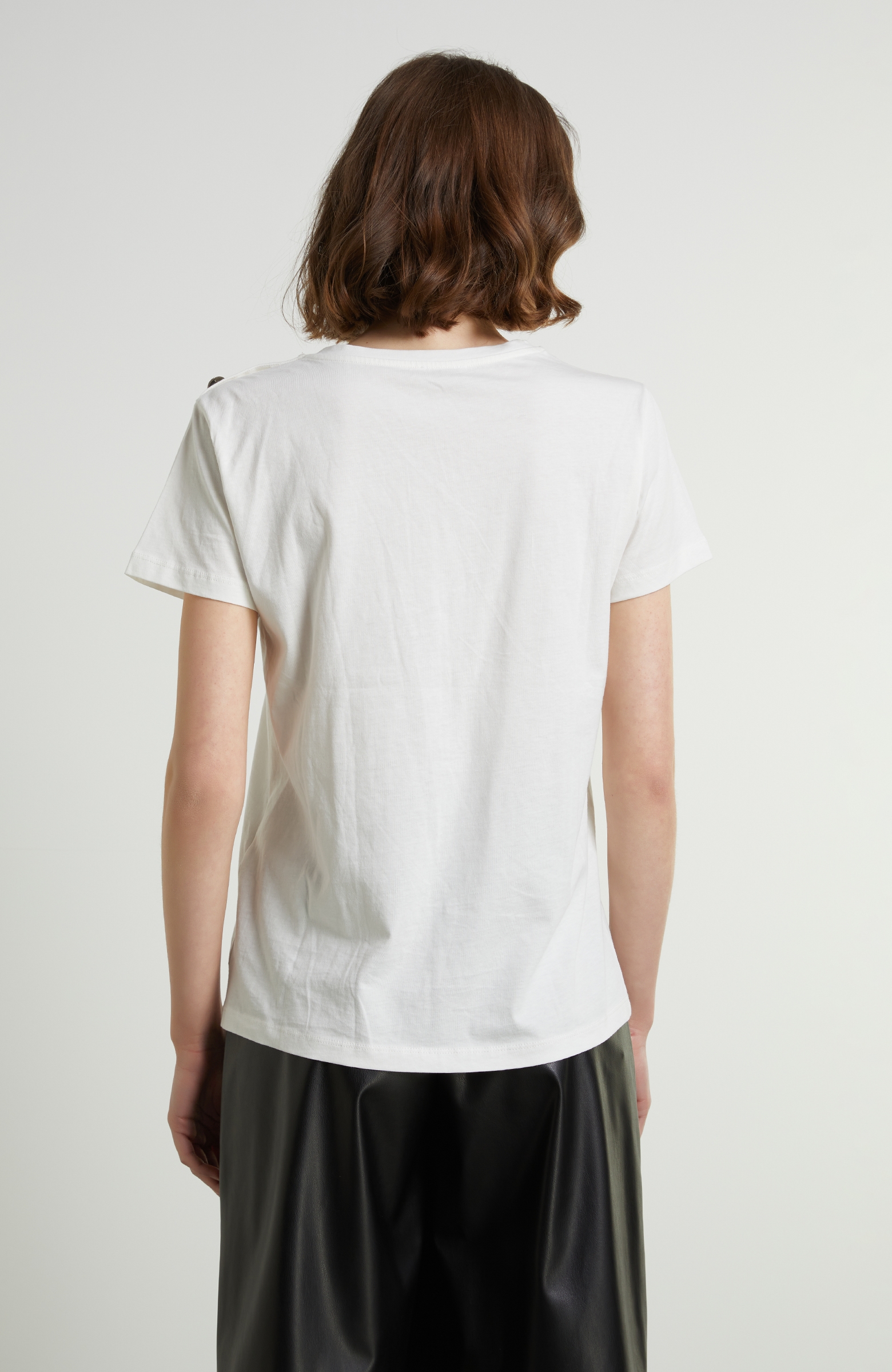 Beyaz Düğme Detaylı Basic T-shirt