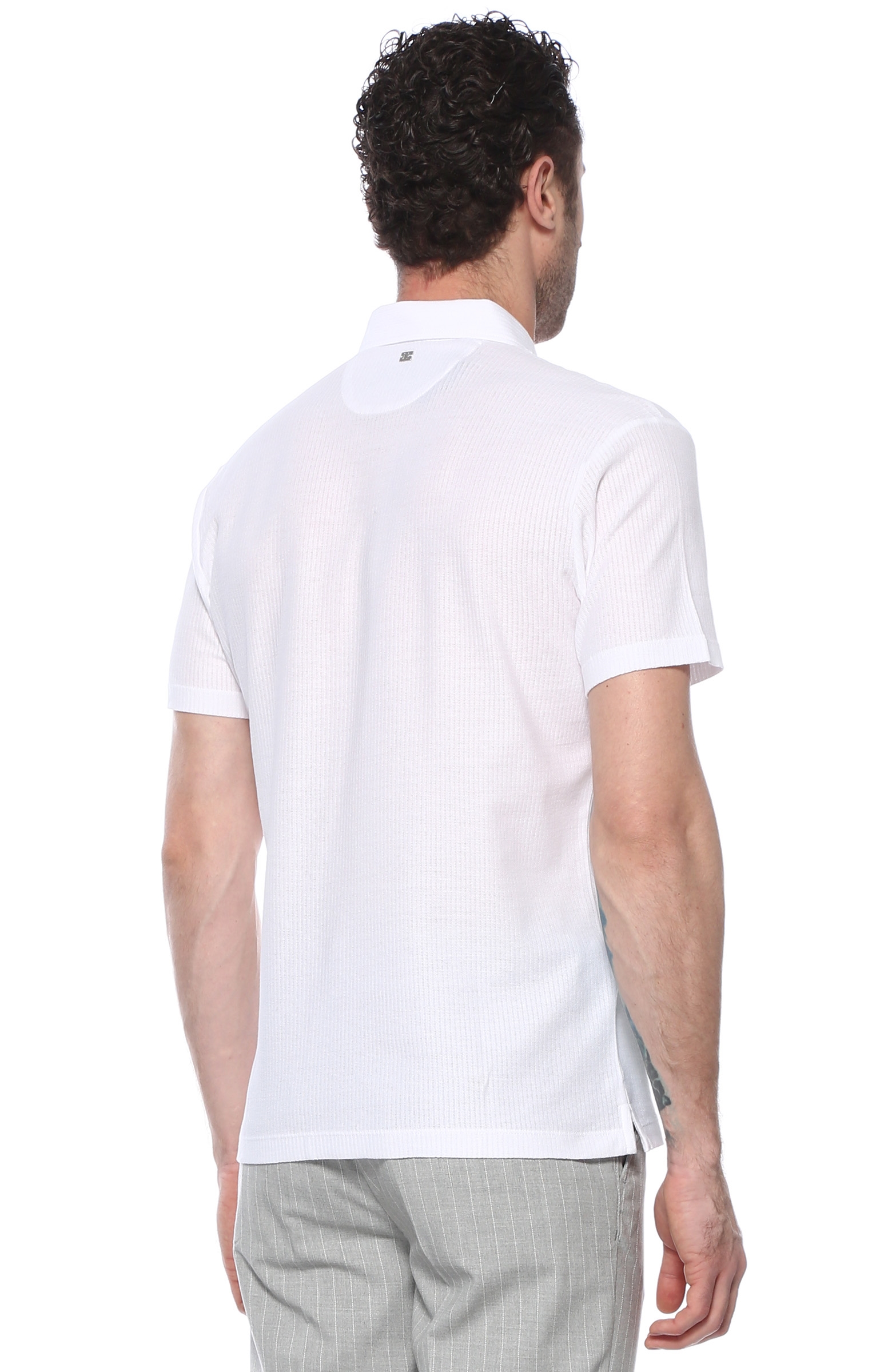 Slim Fit Beyaz Desenli Yaka Detaylı T-shirt