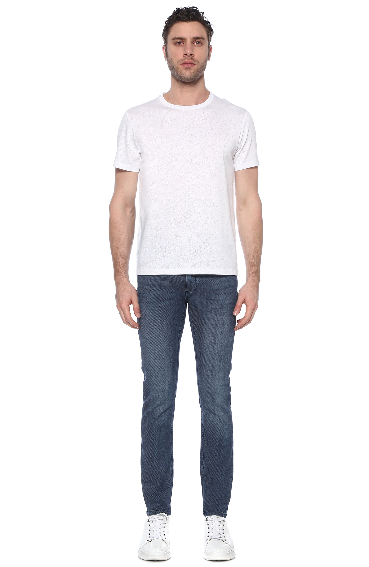 Slim Fit Beyaz Jakarlı Basic T-shirt