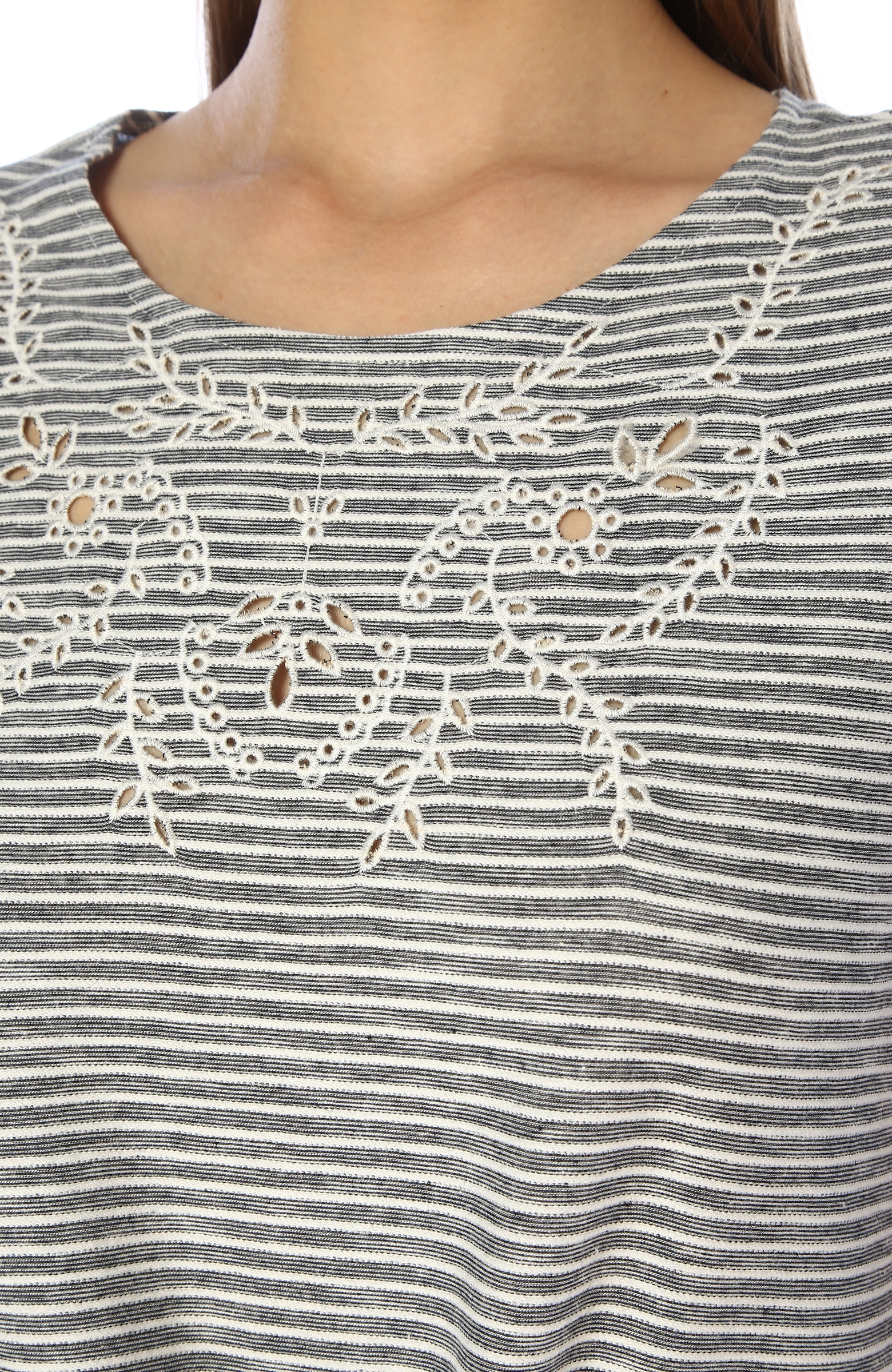 Lacivert Çizgili Nakış Detaylı Bağcıklı T-shirt