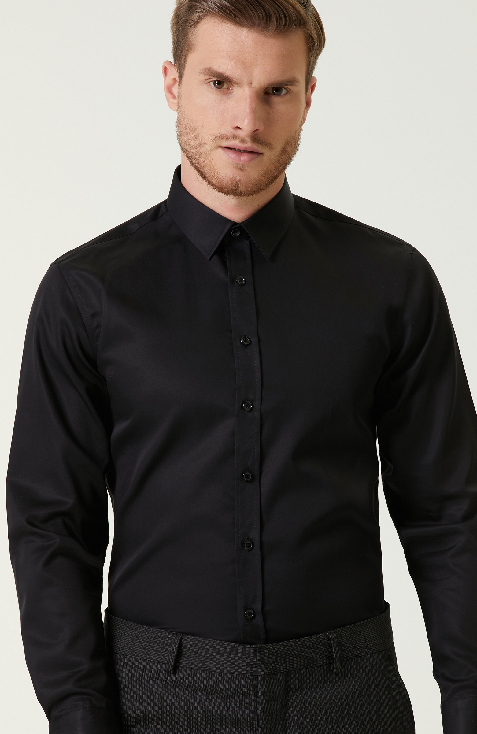 Slim Fit Siyah İngiliz Yaka Gömlek