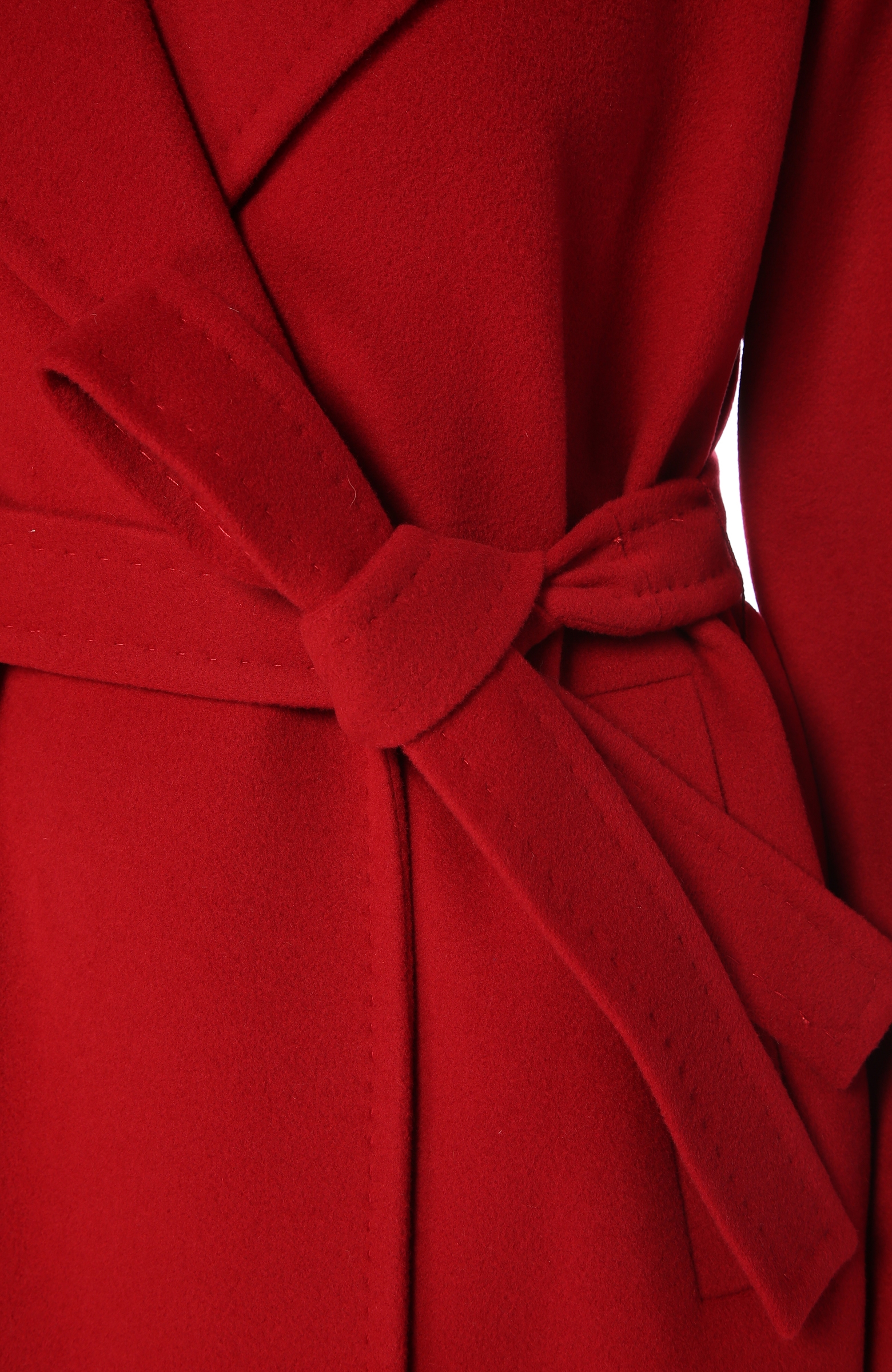 Kırmızı Kuşak Detaylı Yün Palto