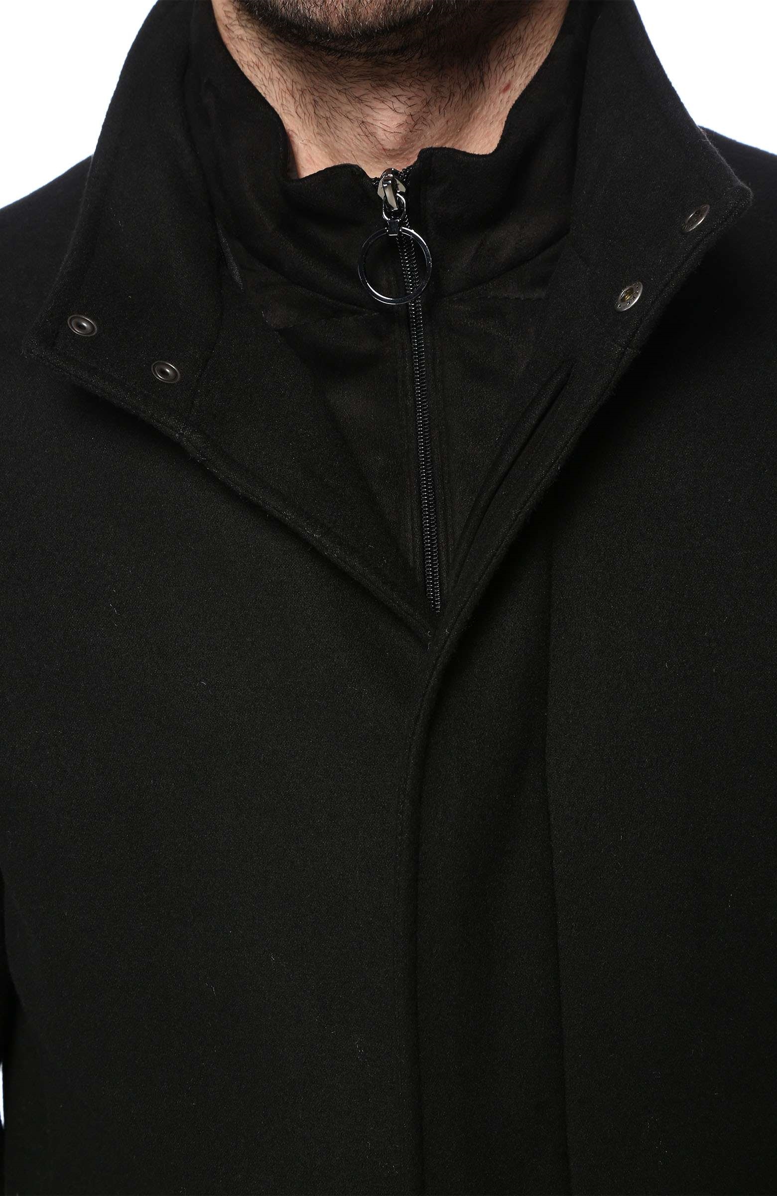 Siyah İç Yaka Detaylı Palto