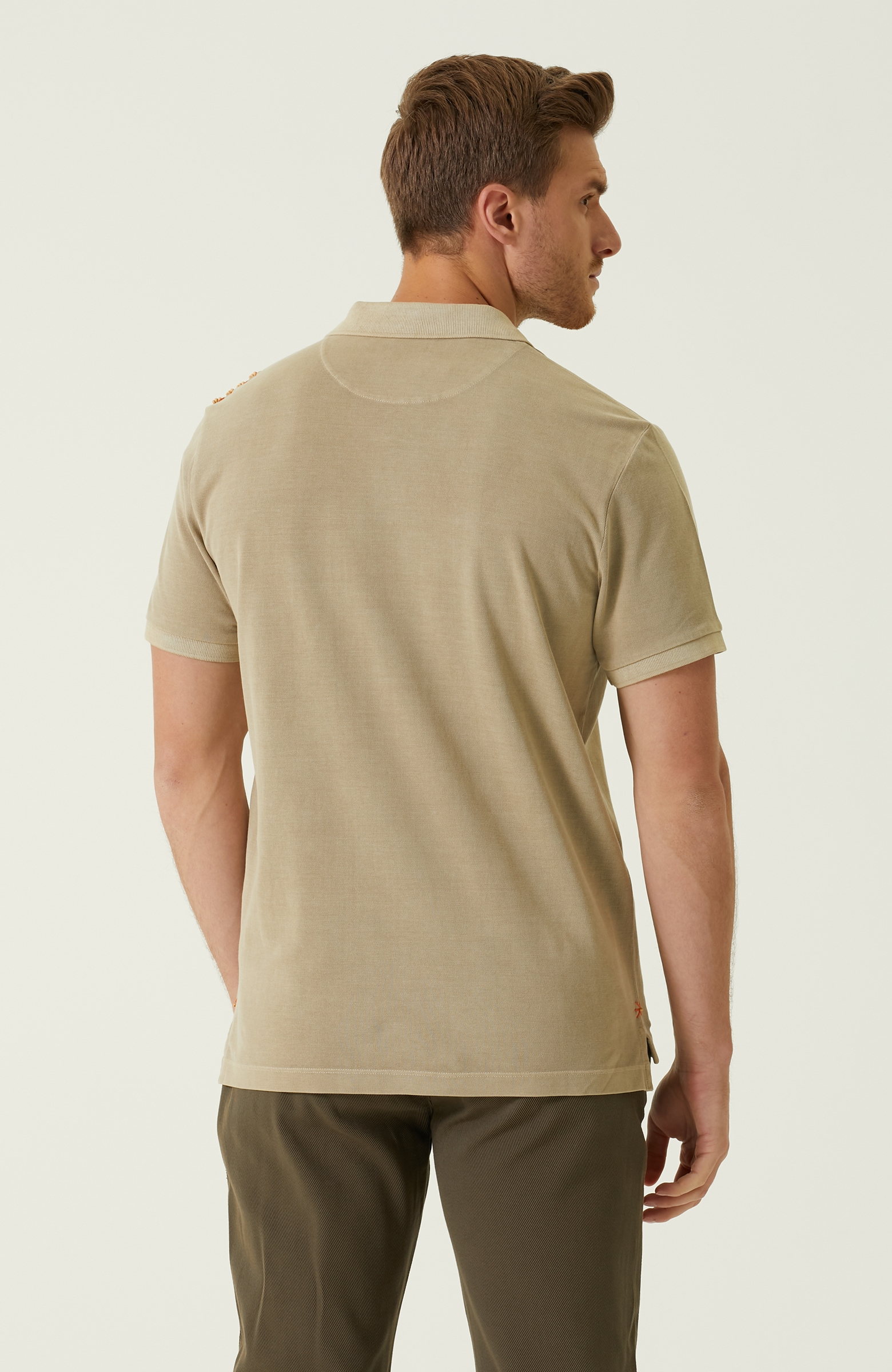 Comfort Fit Bej Nakış Detaylı T-shirt