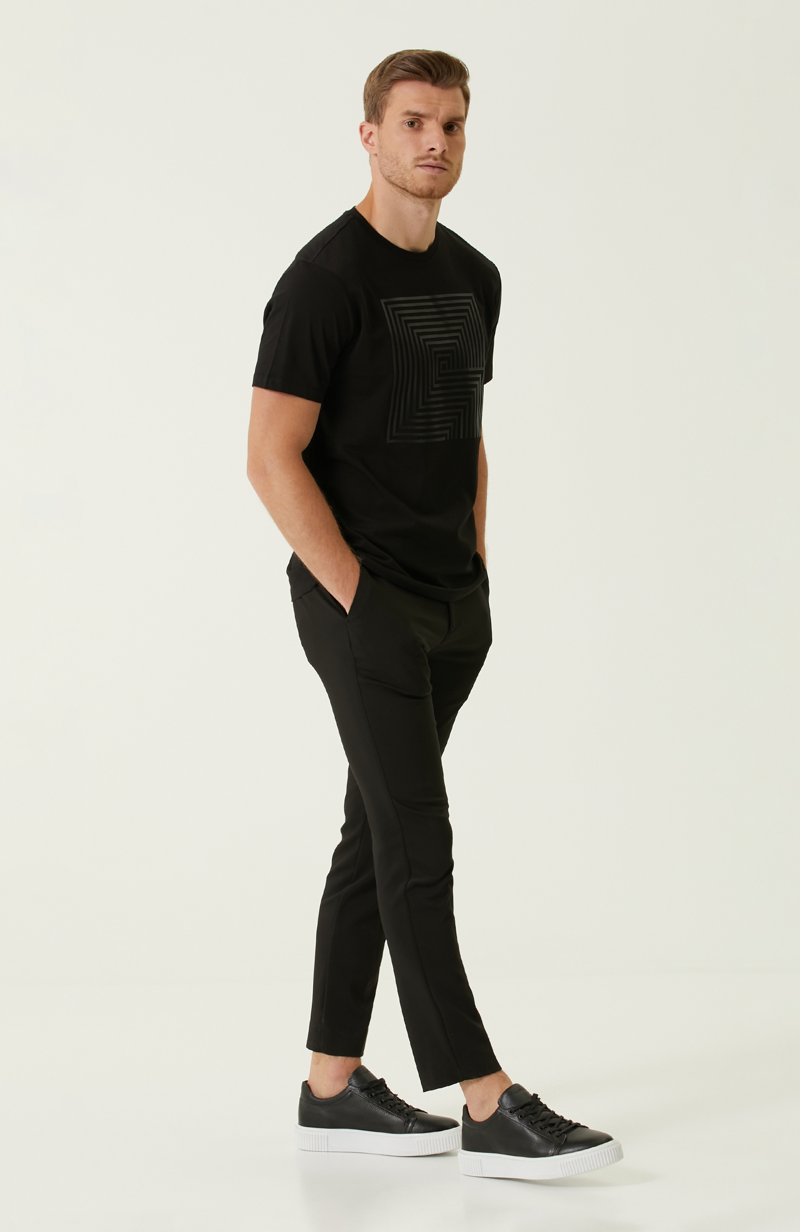 Slim Fit Siyah Baskılı Basic T-shirt