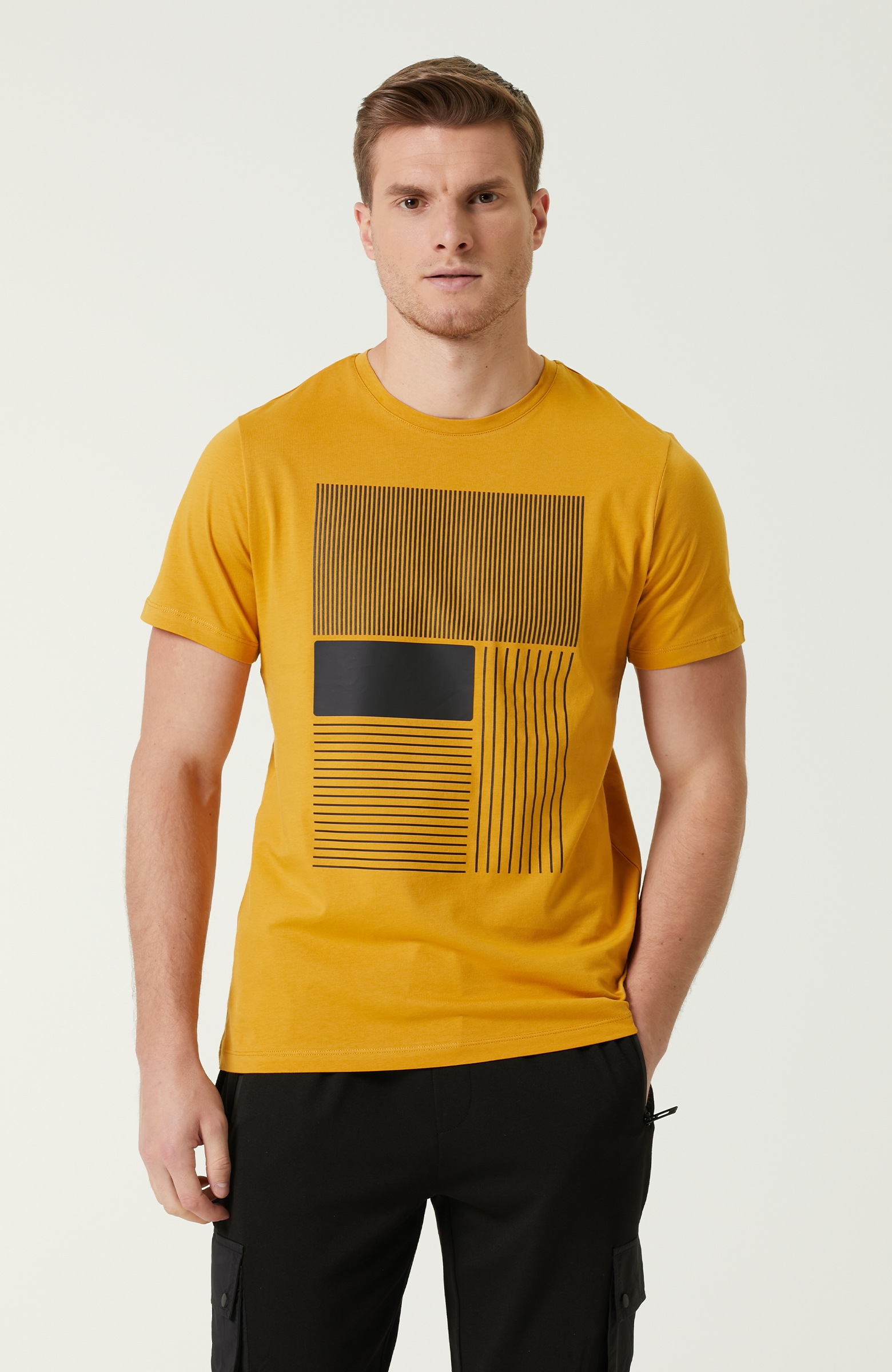 Slim Fit Sarı Şerit Baskılı T-shirt