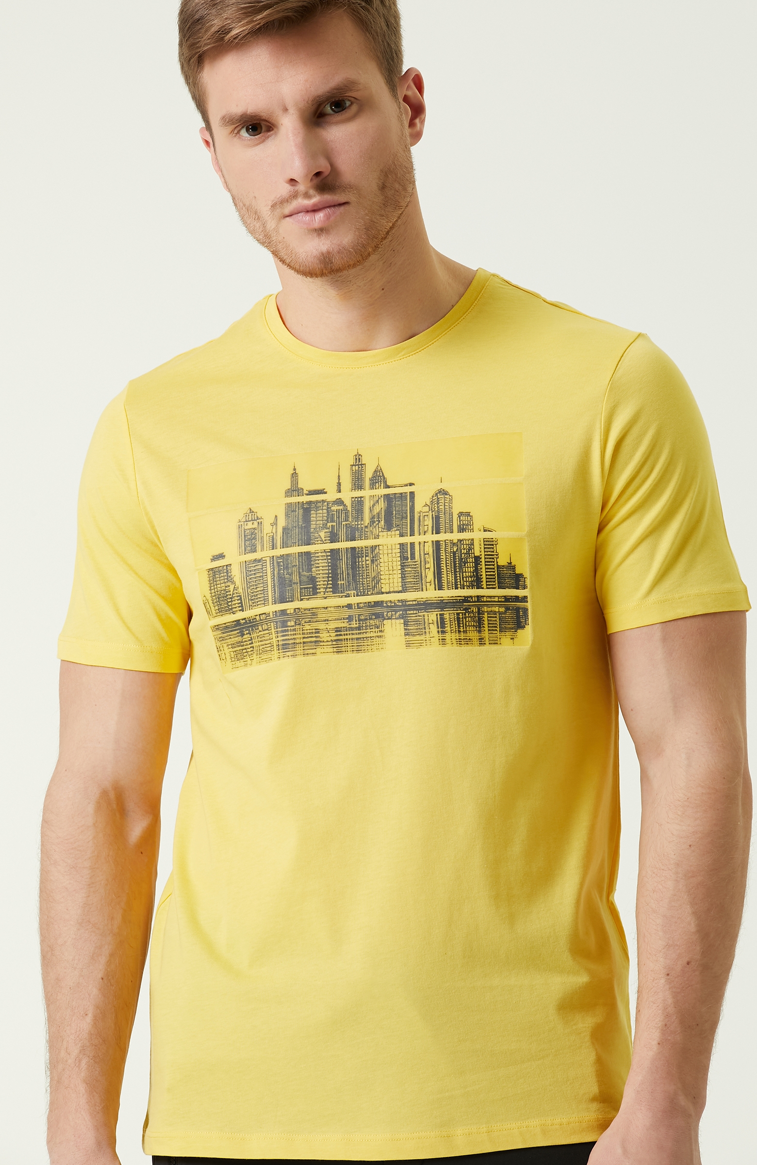 Slim Fit Sarı Şehir Baskılı T-shirt