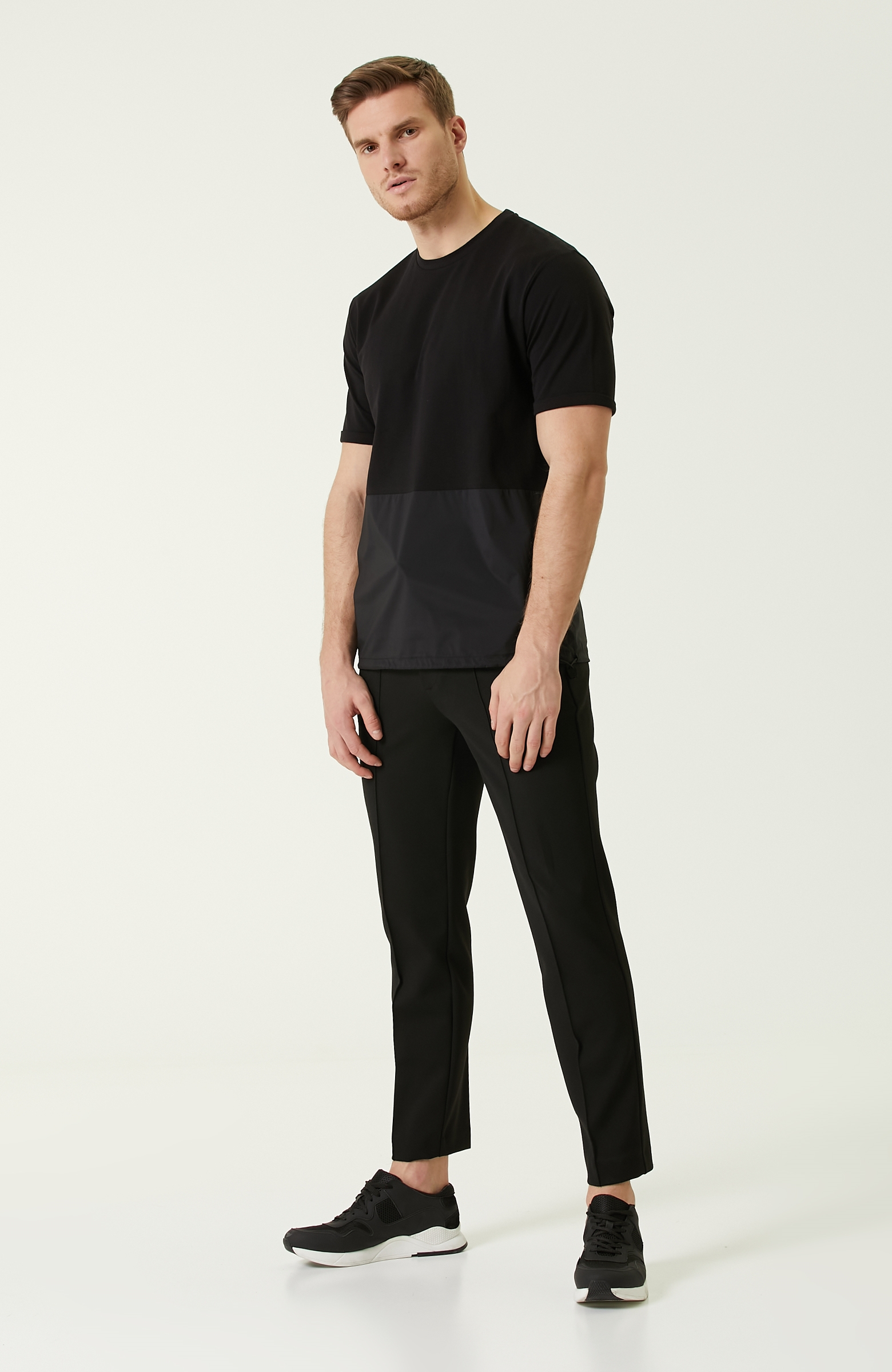 Comfort Fit Siyah Garni Detaylı T-shirt