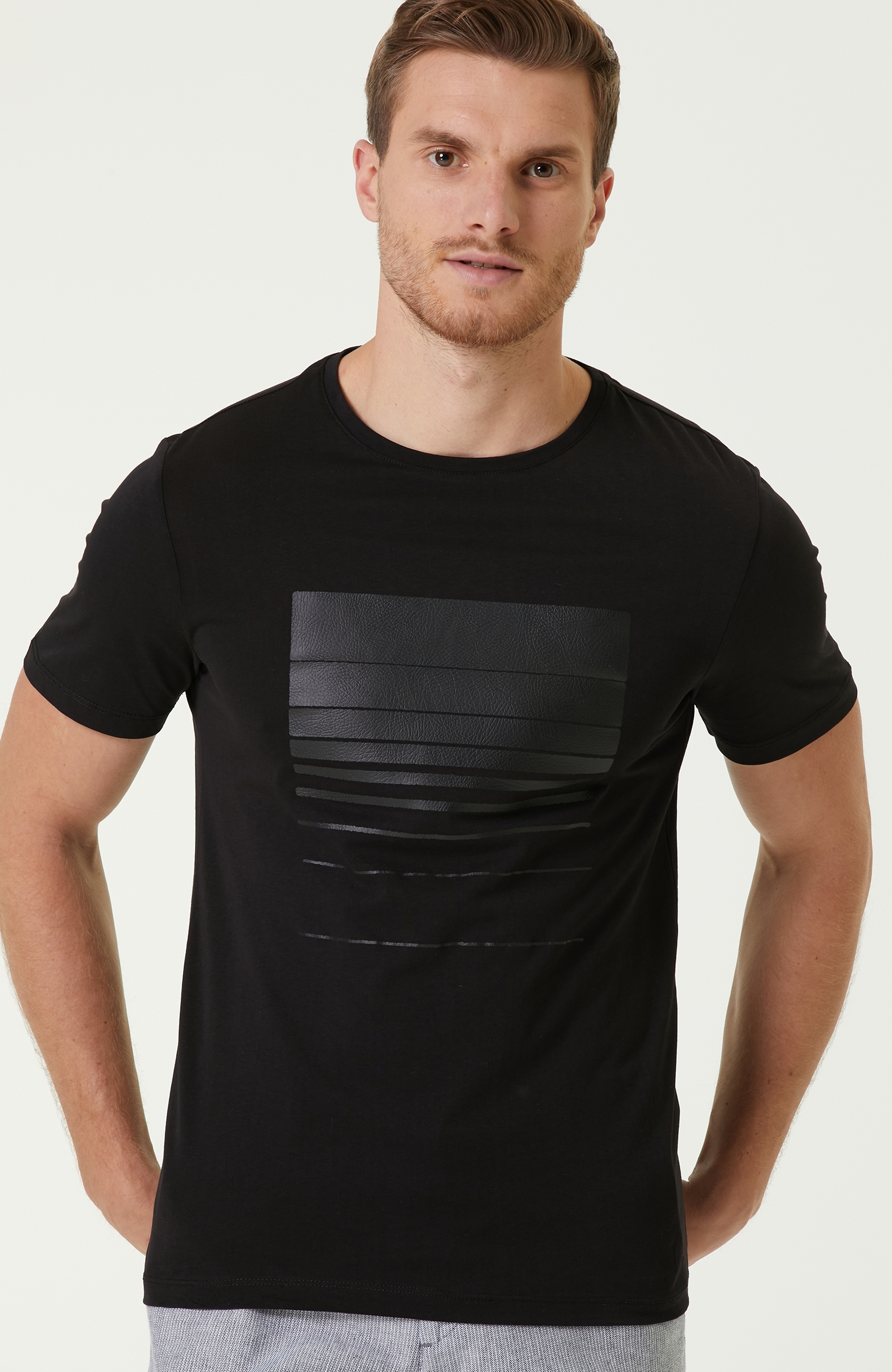 Slim Fit Siyah Baskılı Basic T-shirt