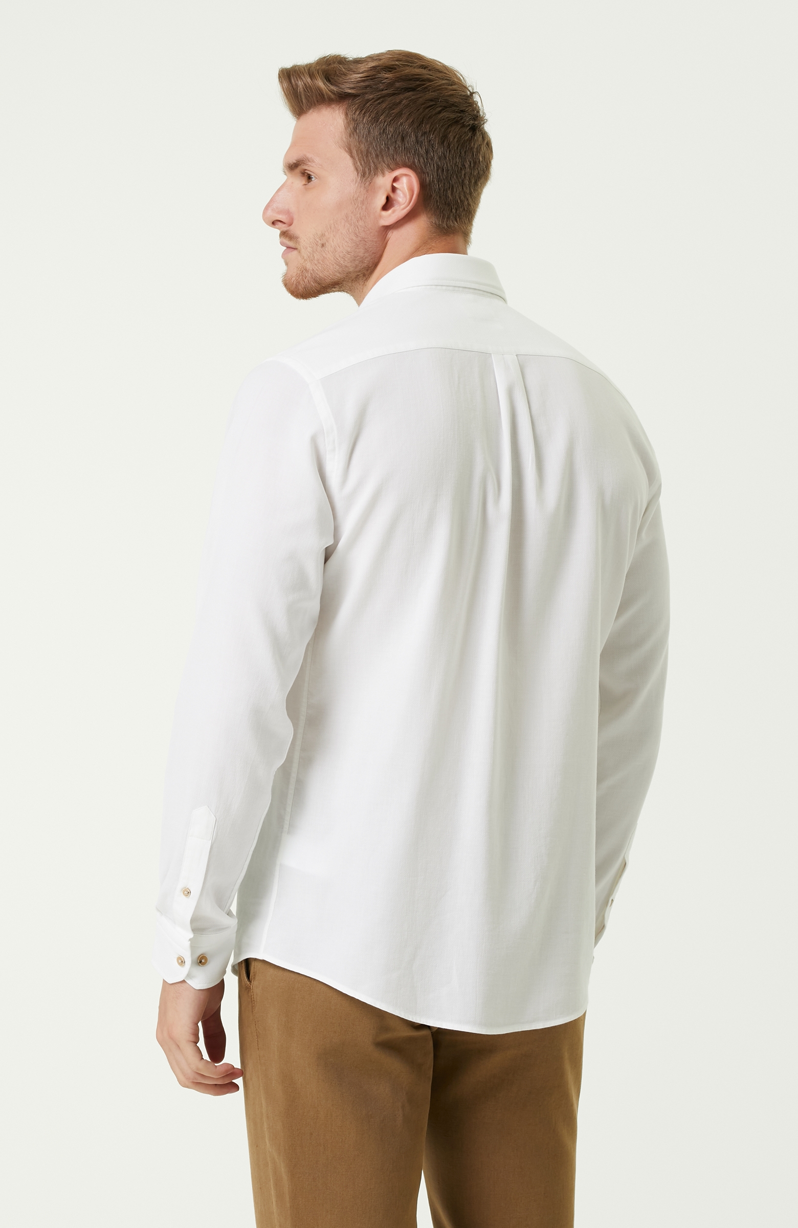 Comfort Fit Beyaz Düğmeli Yaka Gömlek