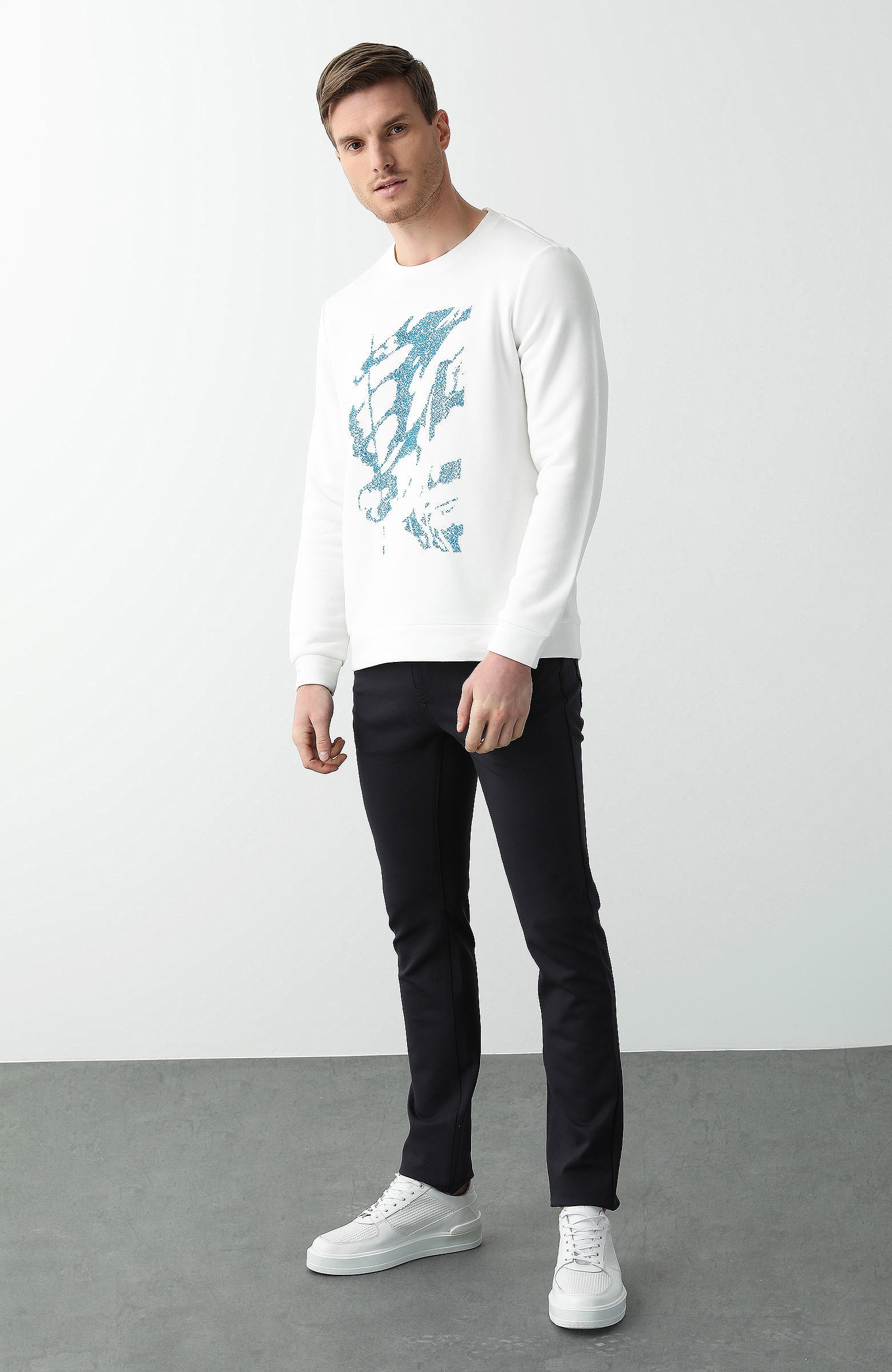 Comfort Fit Beyaz Baskılı Sweatshirt