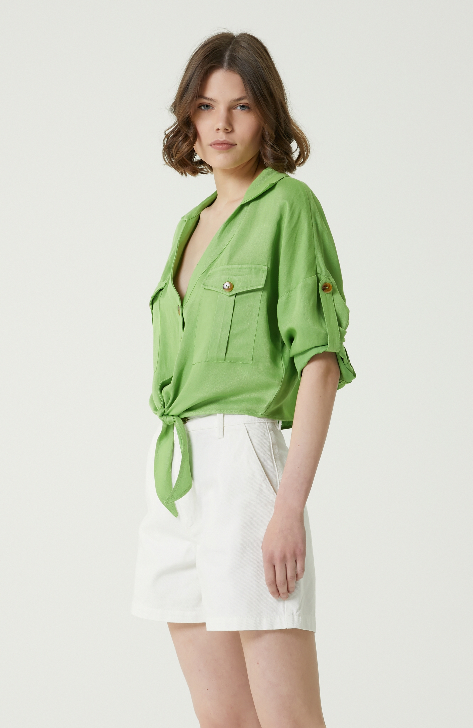 Slim Fit Yeşil Yaka Detaylı Gömlek