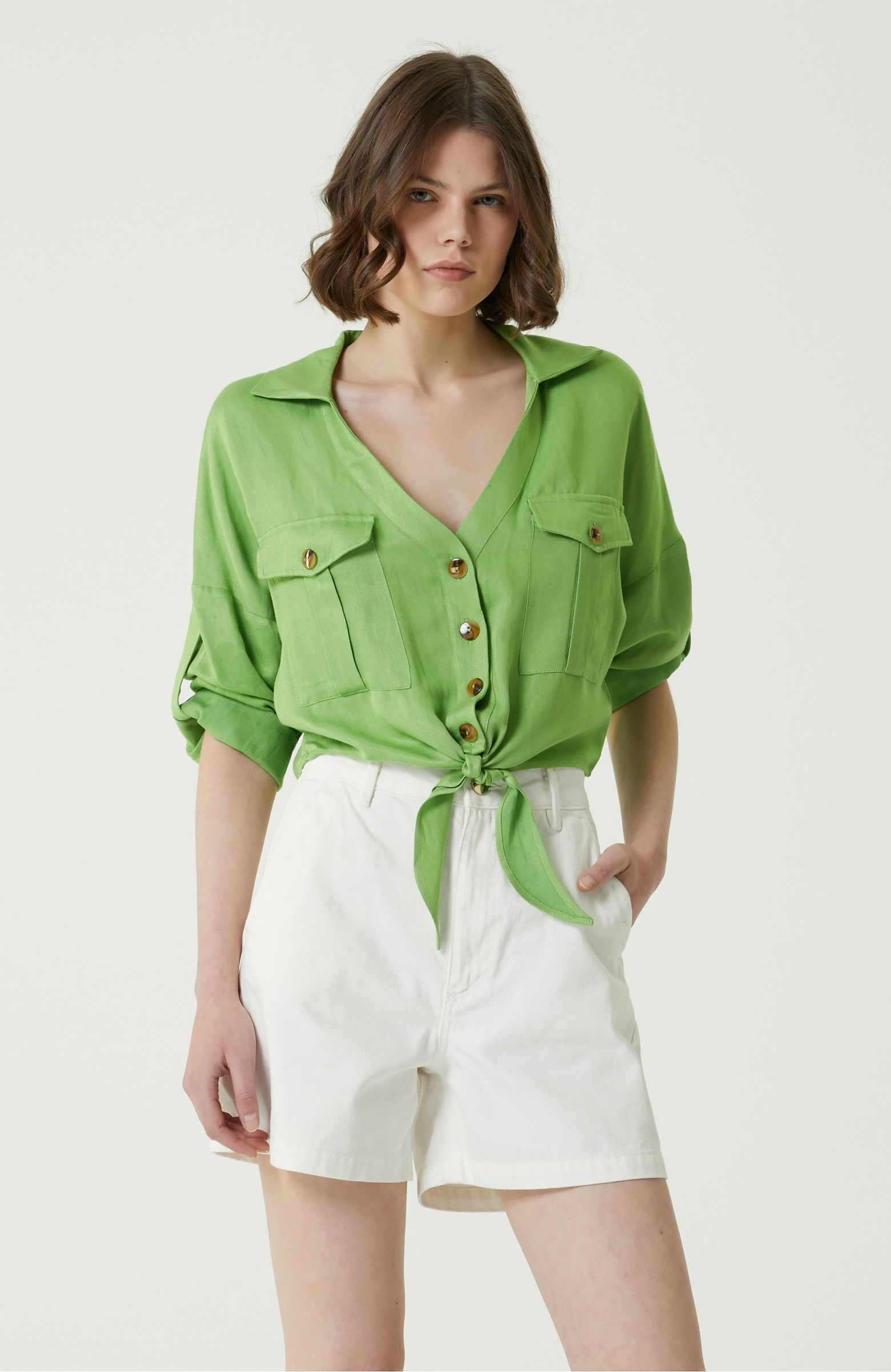 Slim Fit Yeşil Yaka Detaylı Gömlek