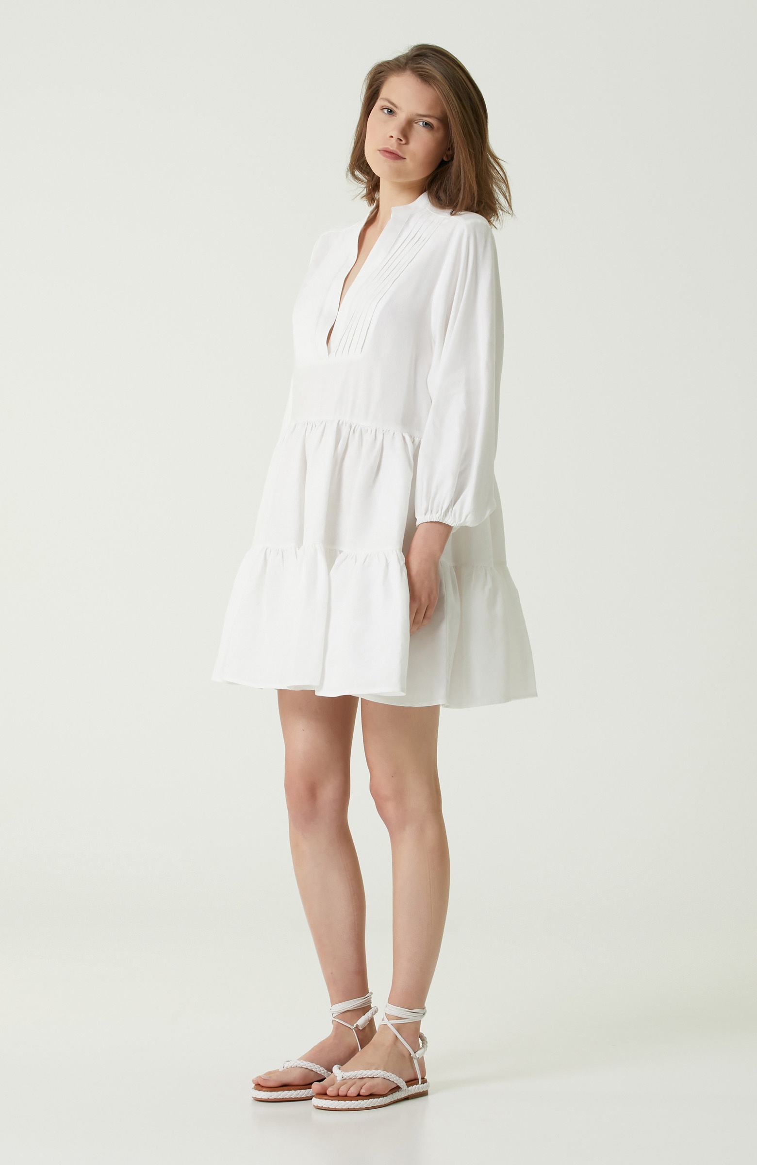Beyaz Pili Detaylı Mini Elbise