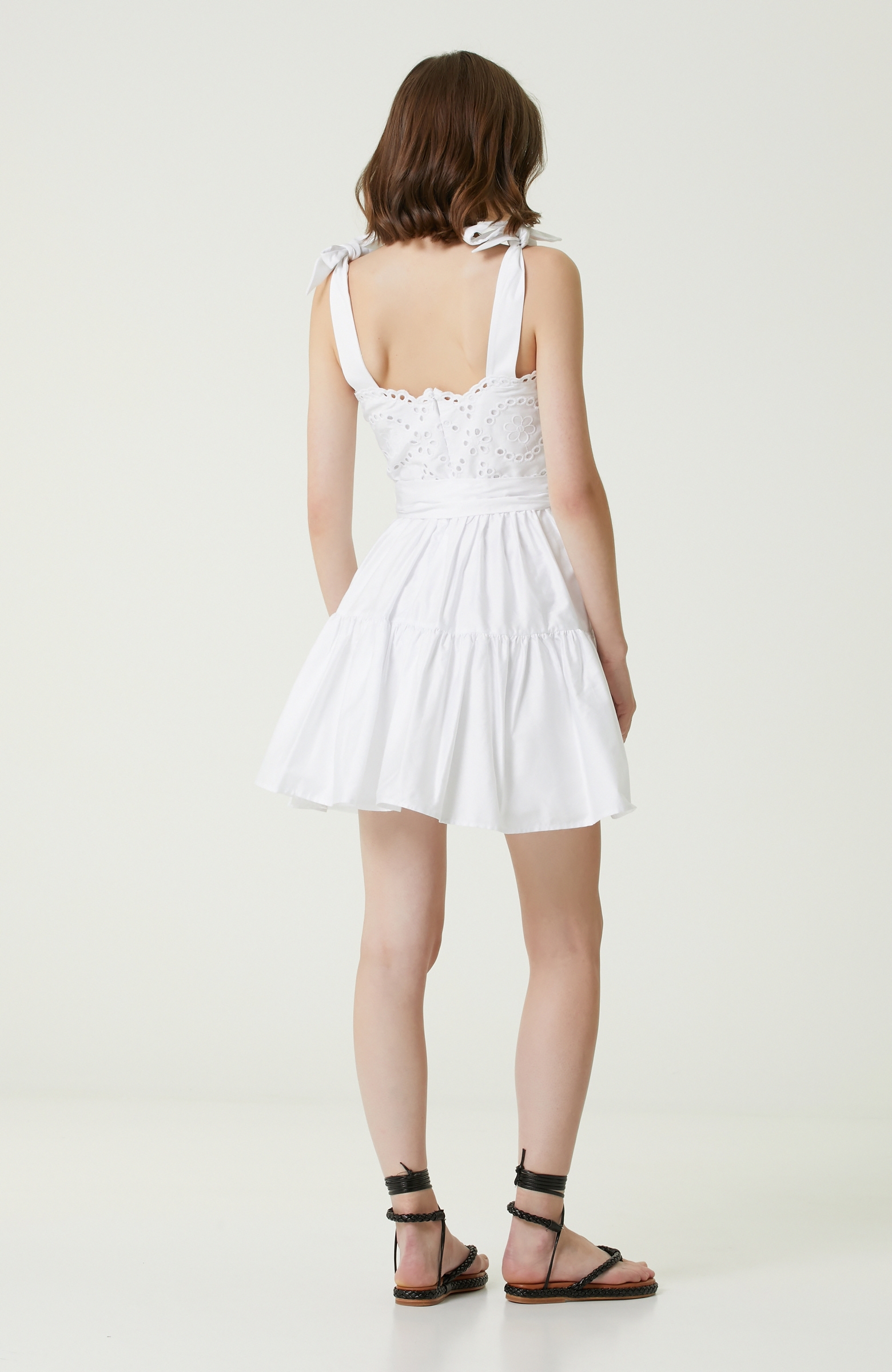 Beyaz Kuşaklı Mini Elbise