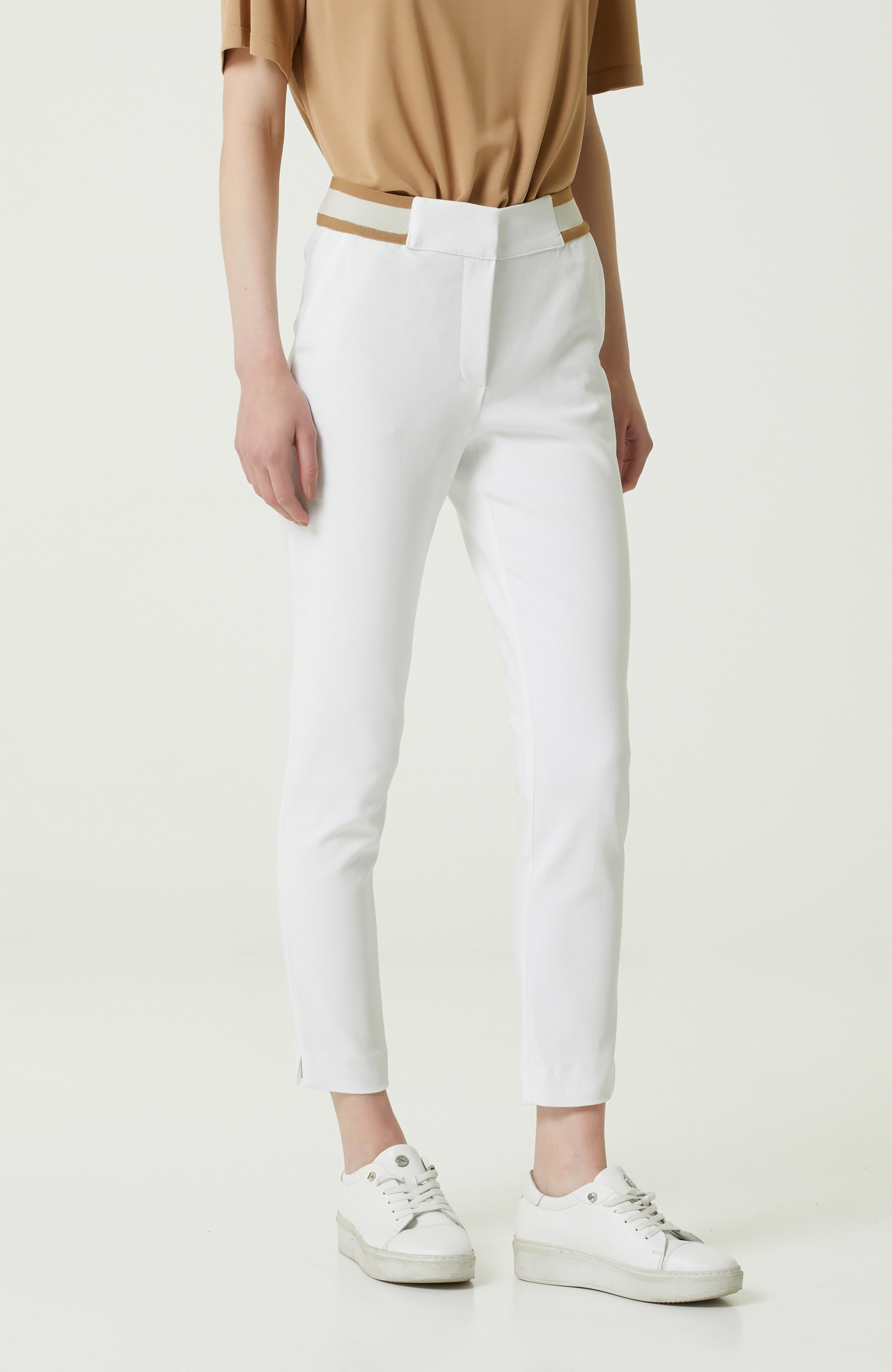 Slim Fit Beyaz Beli Şeritli Pantolon