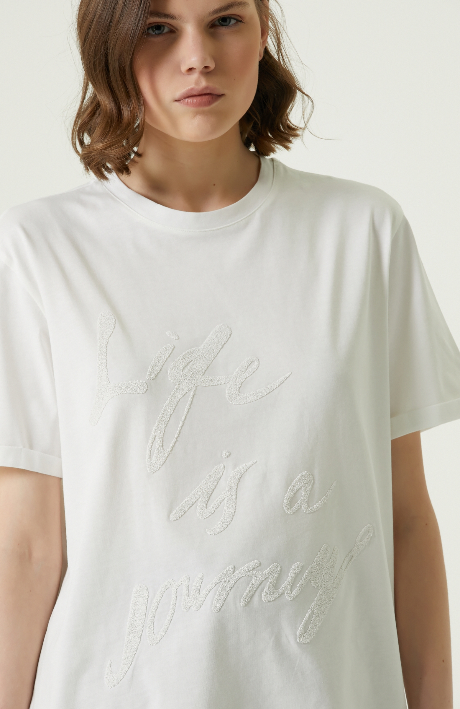 Beyaz Yazı Detaylı T-shirt