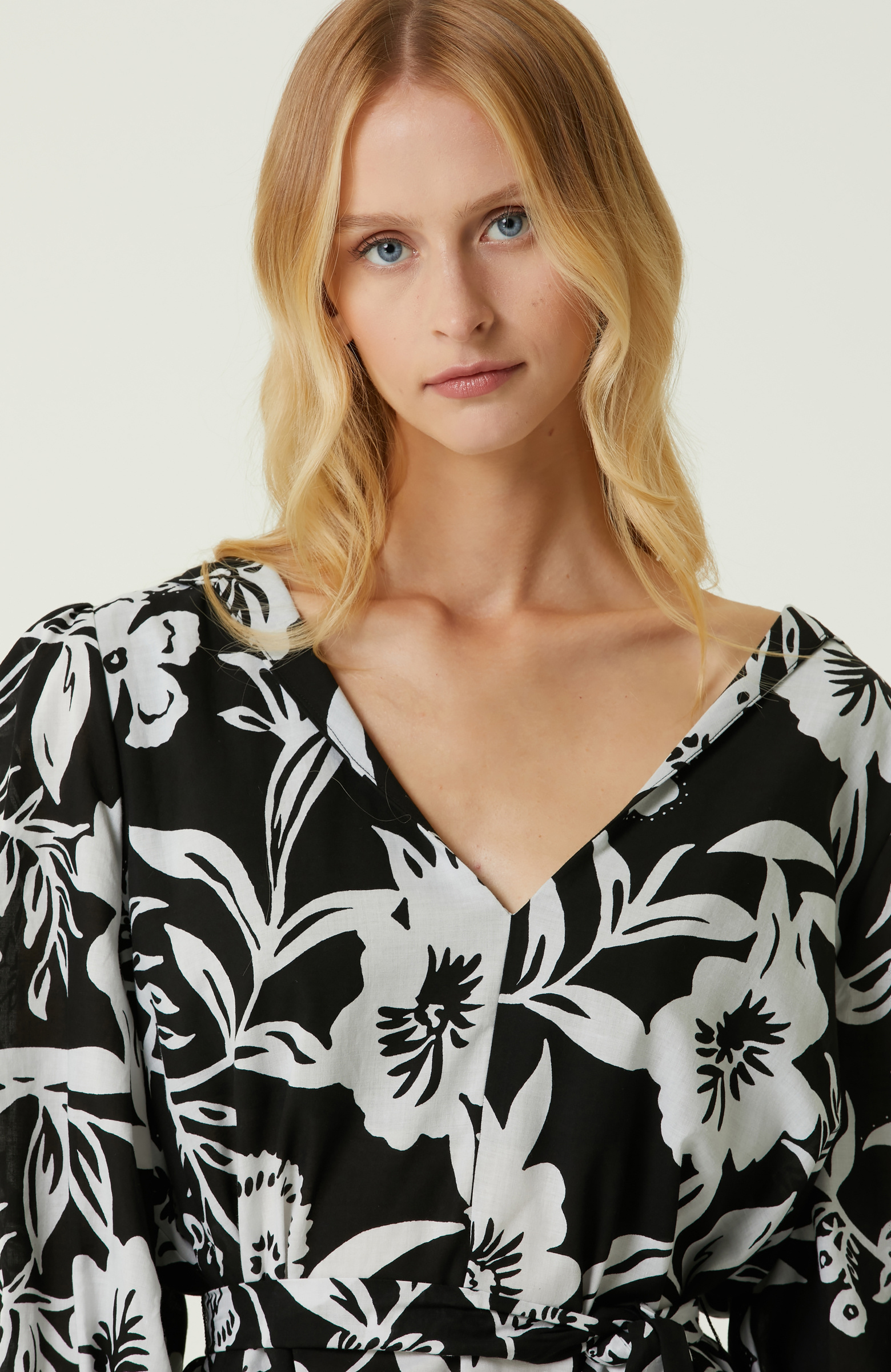 Siyah Beyaz Karışık Desenli Pareo