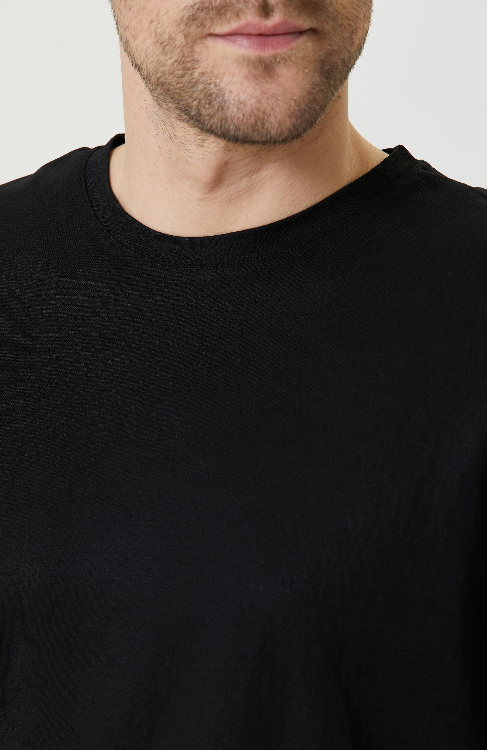 Siyah Kısa Kollu Bisiklet Yaka T-Shirt