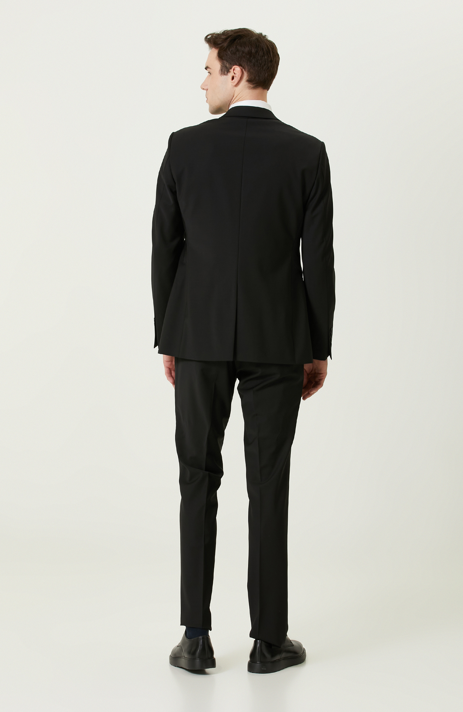 Siyah Yün Yelekli Takım Elbise