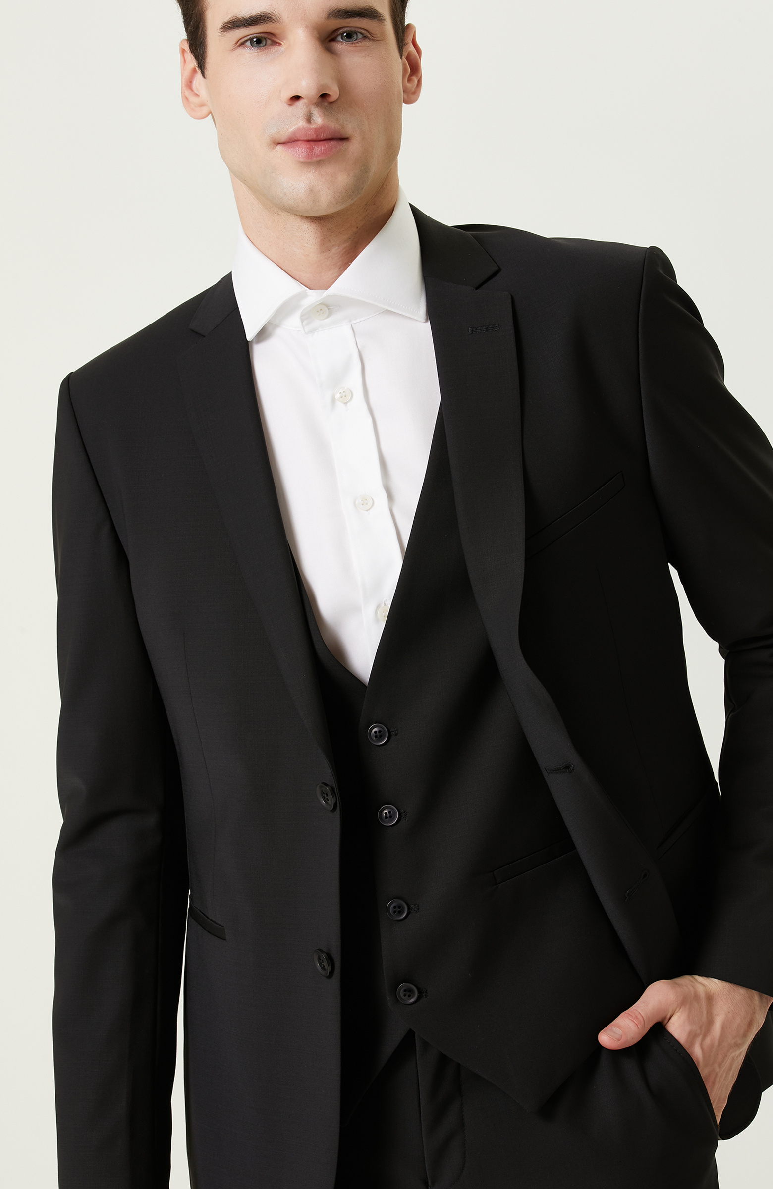 Siyah Yün Yelekli Takım Elbise