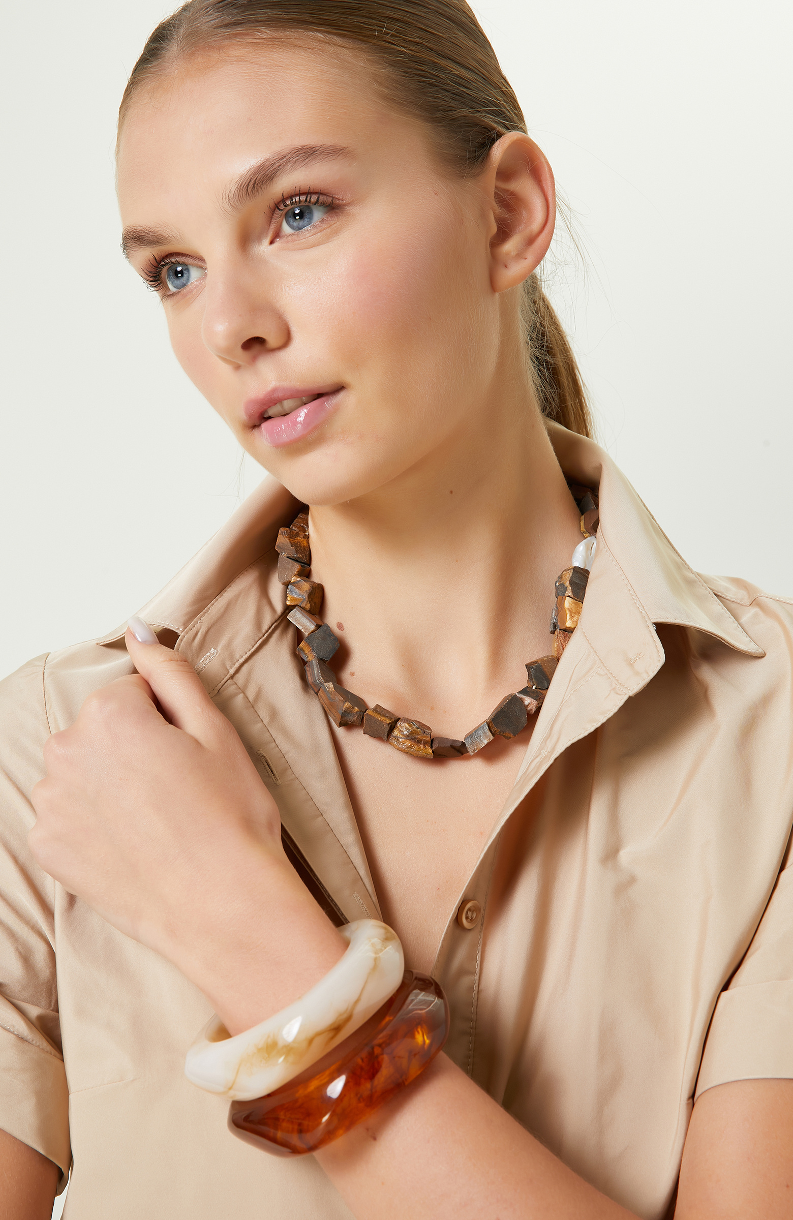 Kahverengi Kadın Kolye