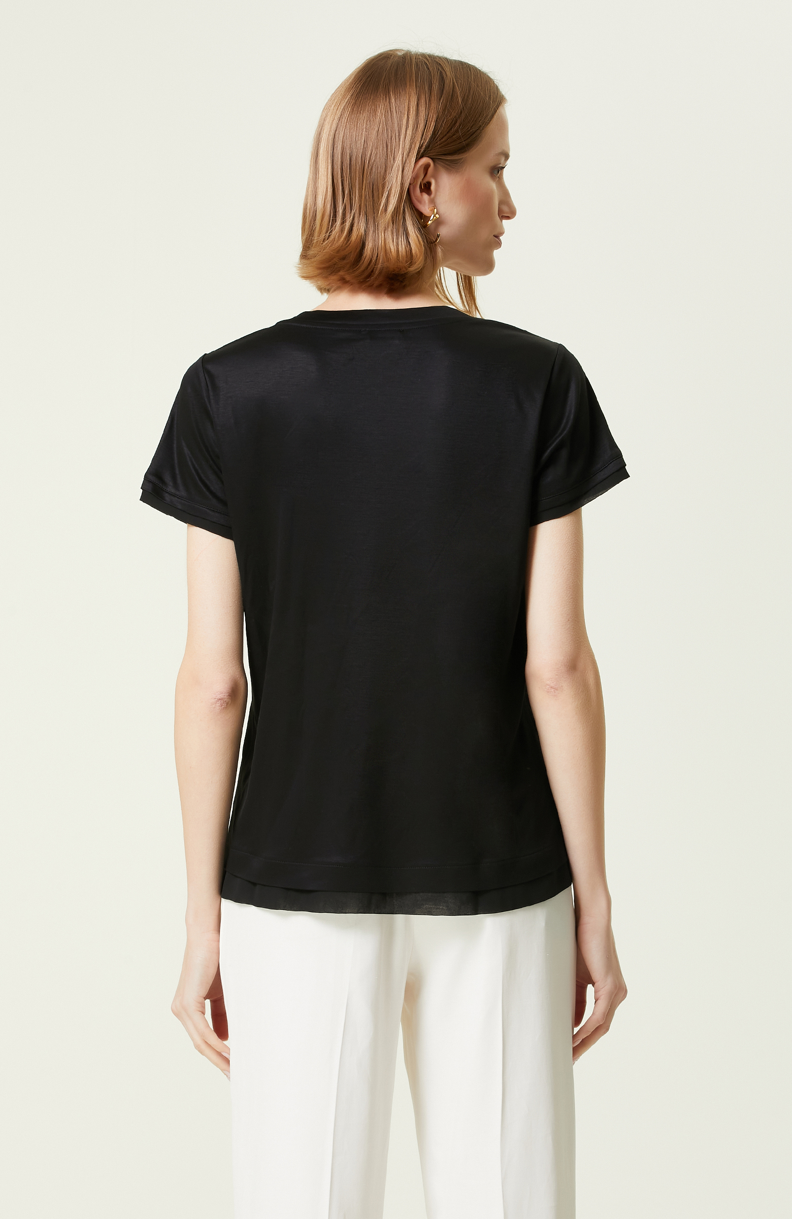 Siyah V Yaka Kısa Kollu T-Shirt