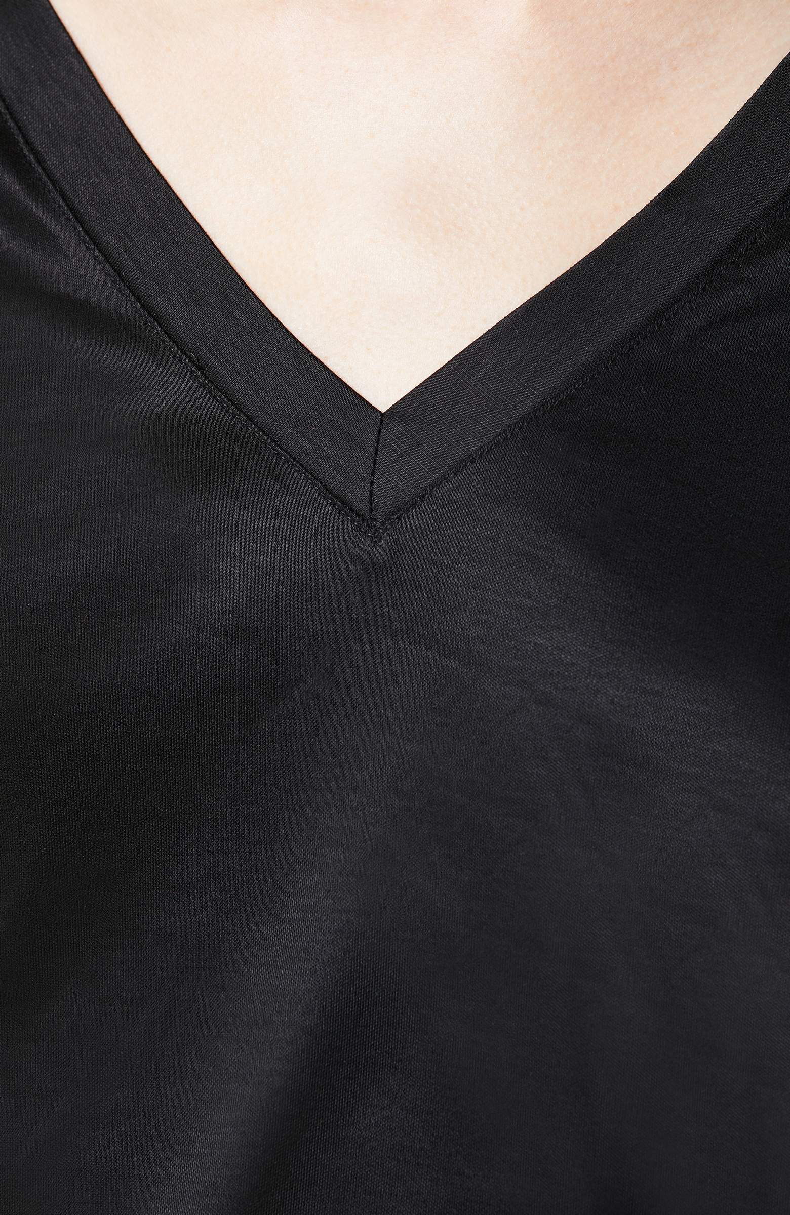 Siyah V Yaka Kısa Kollu T-Shirt