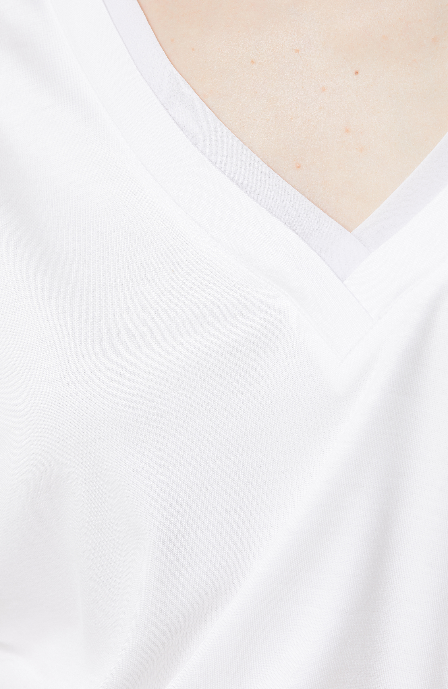 Beyaz Kısa Kollu V Yaka T-shirt