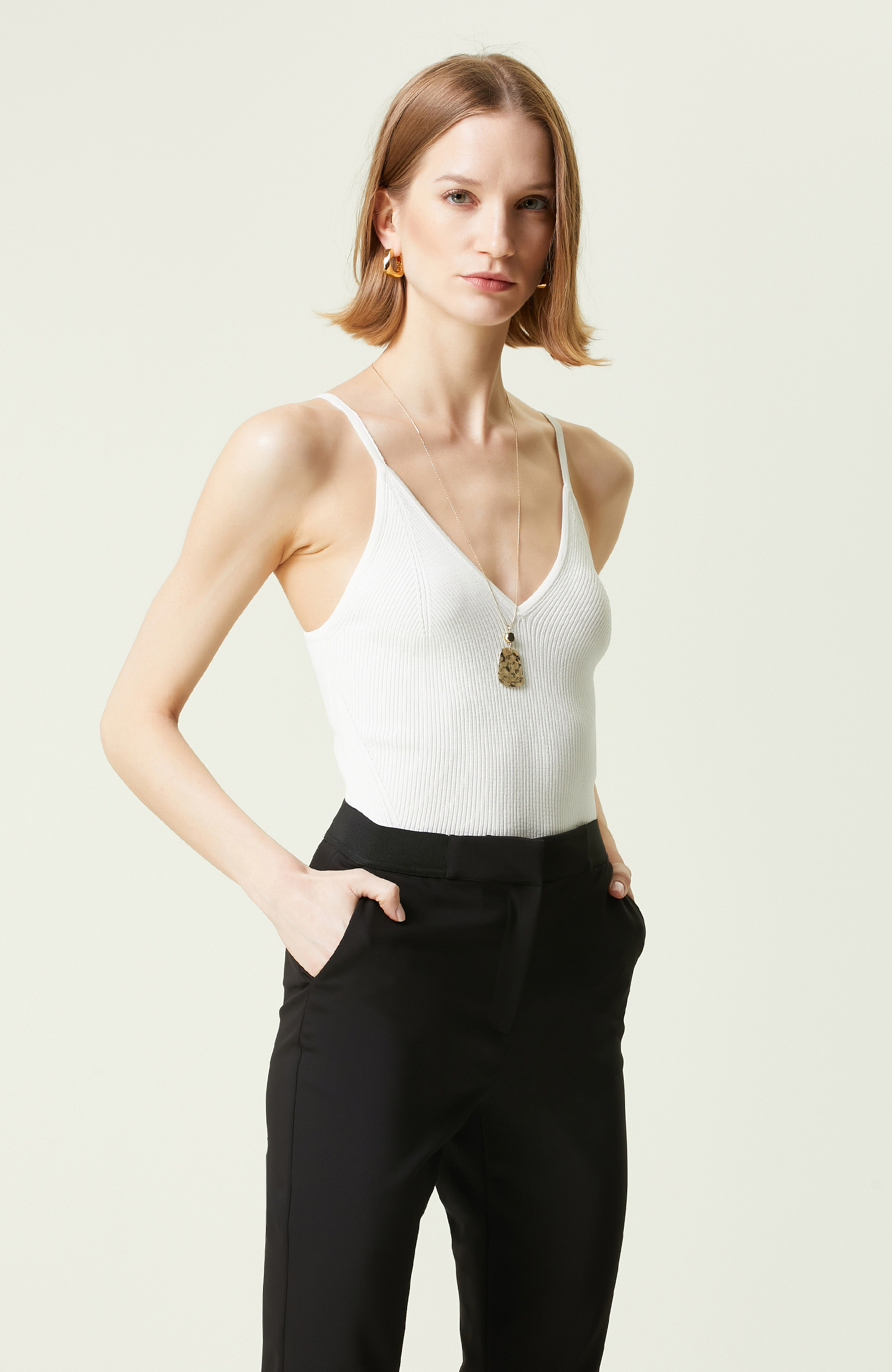 Ekru Askılı V Yaka Triko Atlet