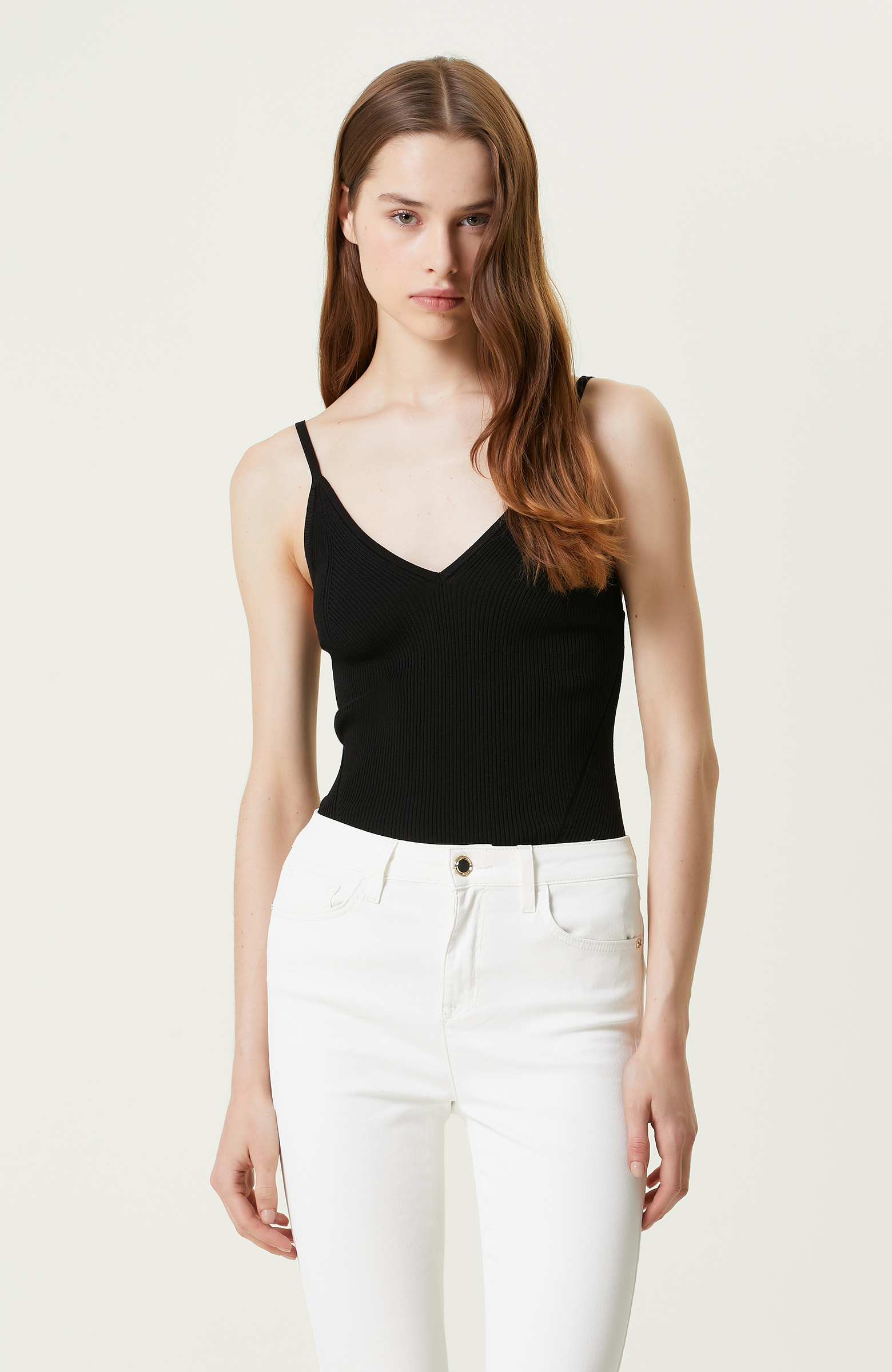 Siyah İnce Askılı V Yaka Triko Atlet