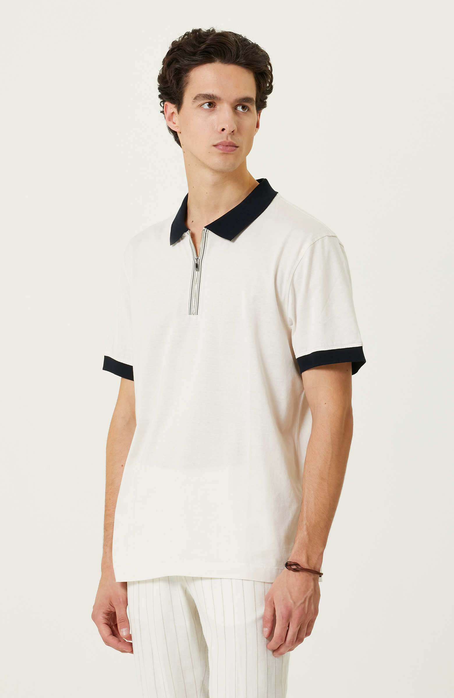 Beyaz Polo Yaka Kısa Kollu T-Shirt