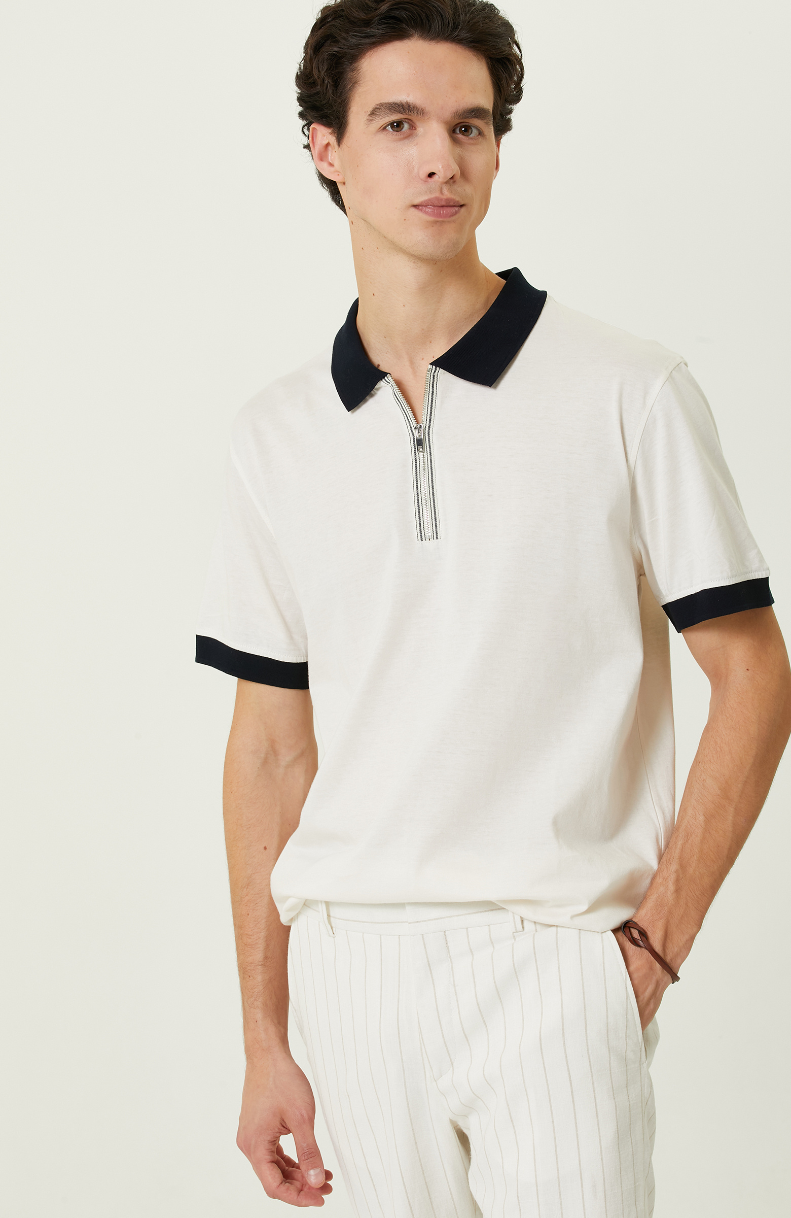 Beyaz Polo Yaka Kısa Kollu T-Shirt