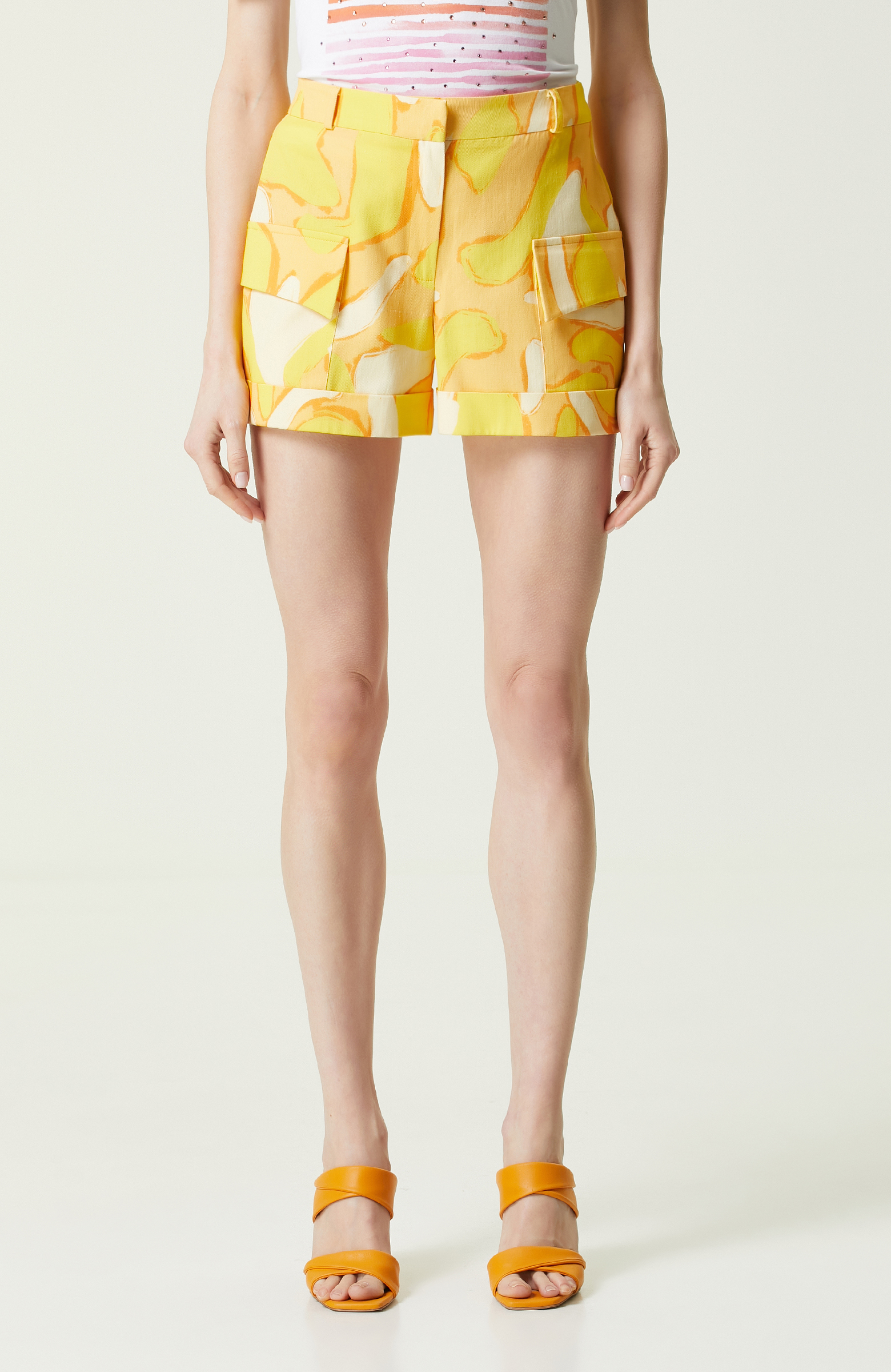 Sarı Desenli Mini Şort