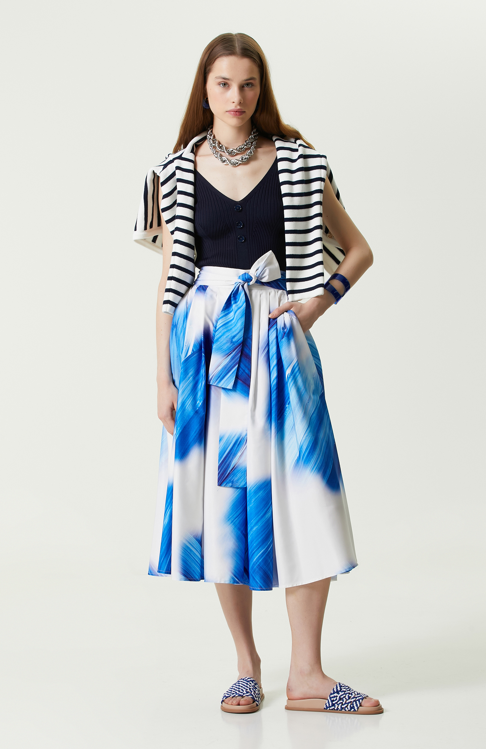 Lacivert V Yaka Askılı Kazak