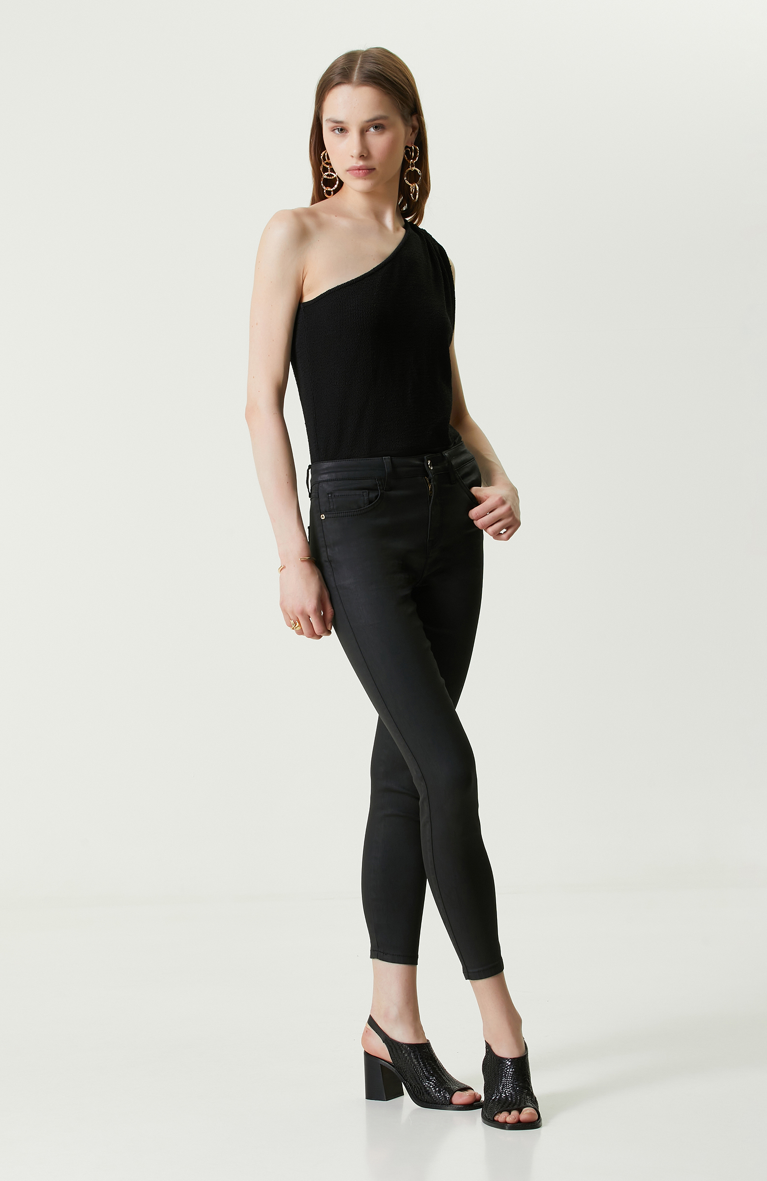 Siyah Kolsuz Tek Omuz Bluz