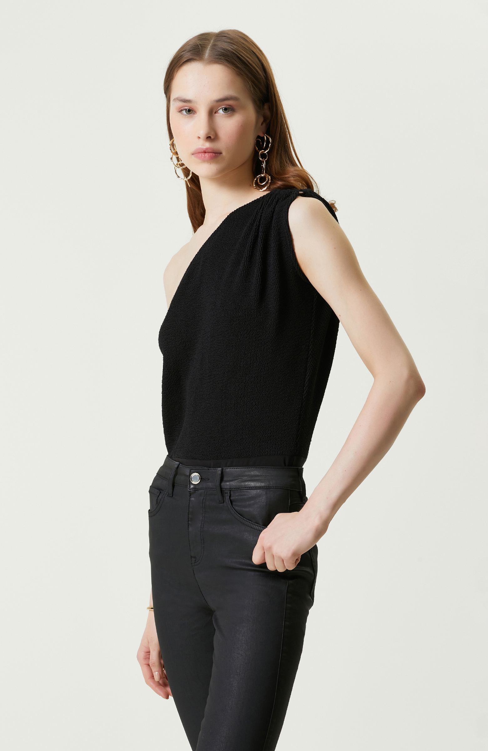 Siyah Kolsuz Tek Omuz Bluz