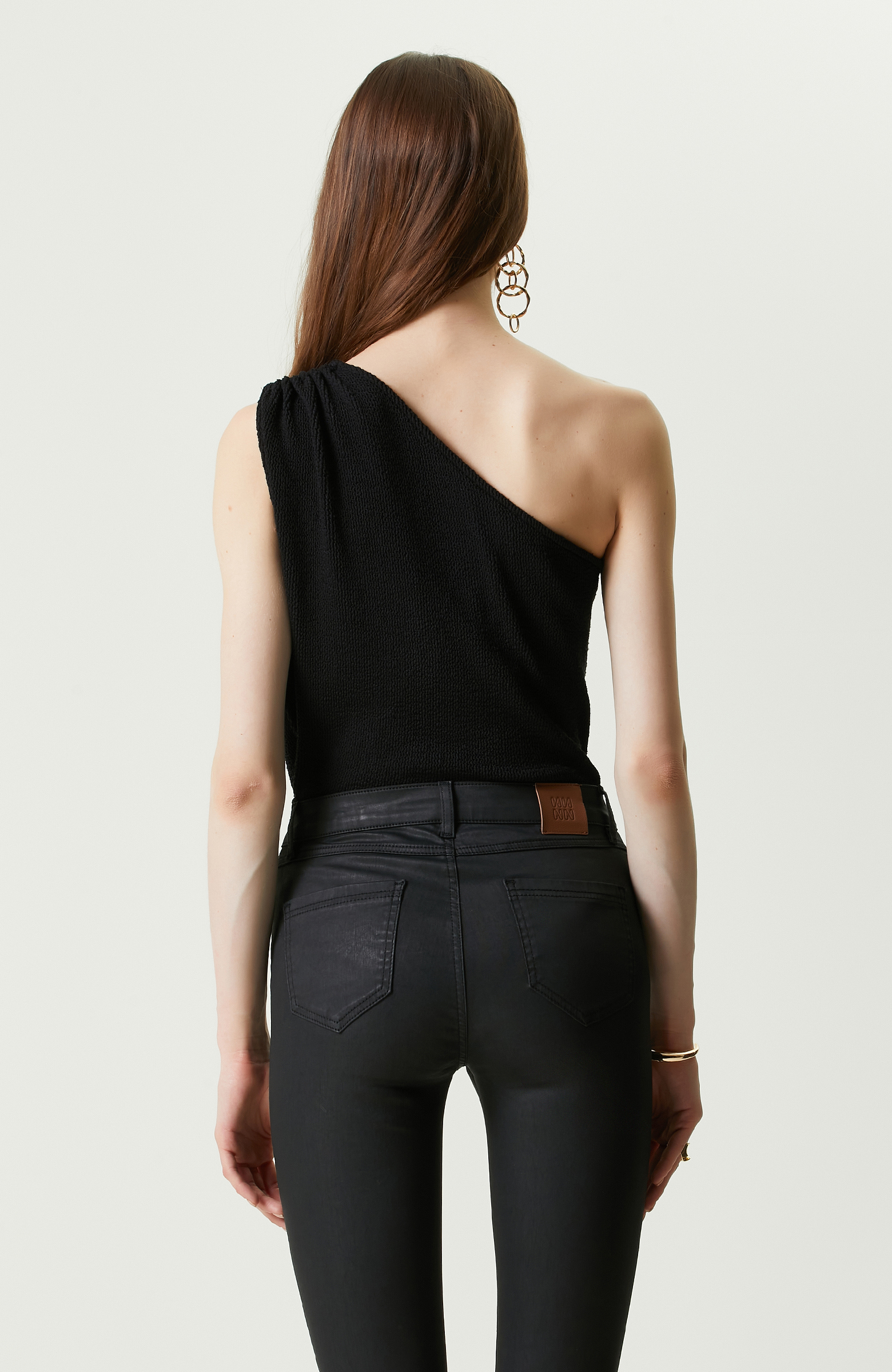 Siyah Kolsuz Tek Omuz Bluz